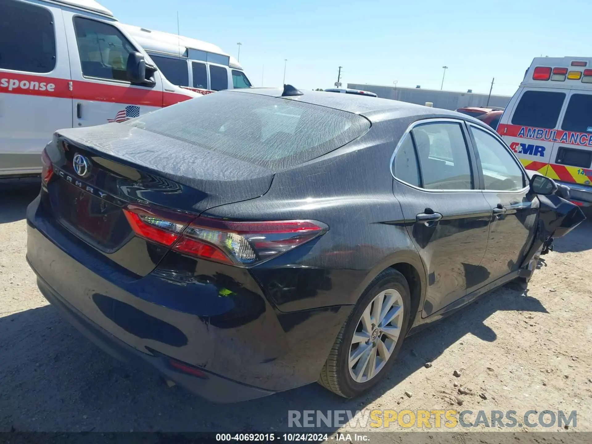 4 Photograph of a damaged car 4T1C11AK7NU663660 TOYOTA CAMRY 2022