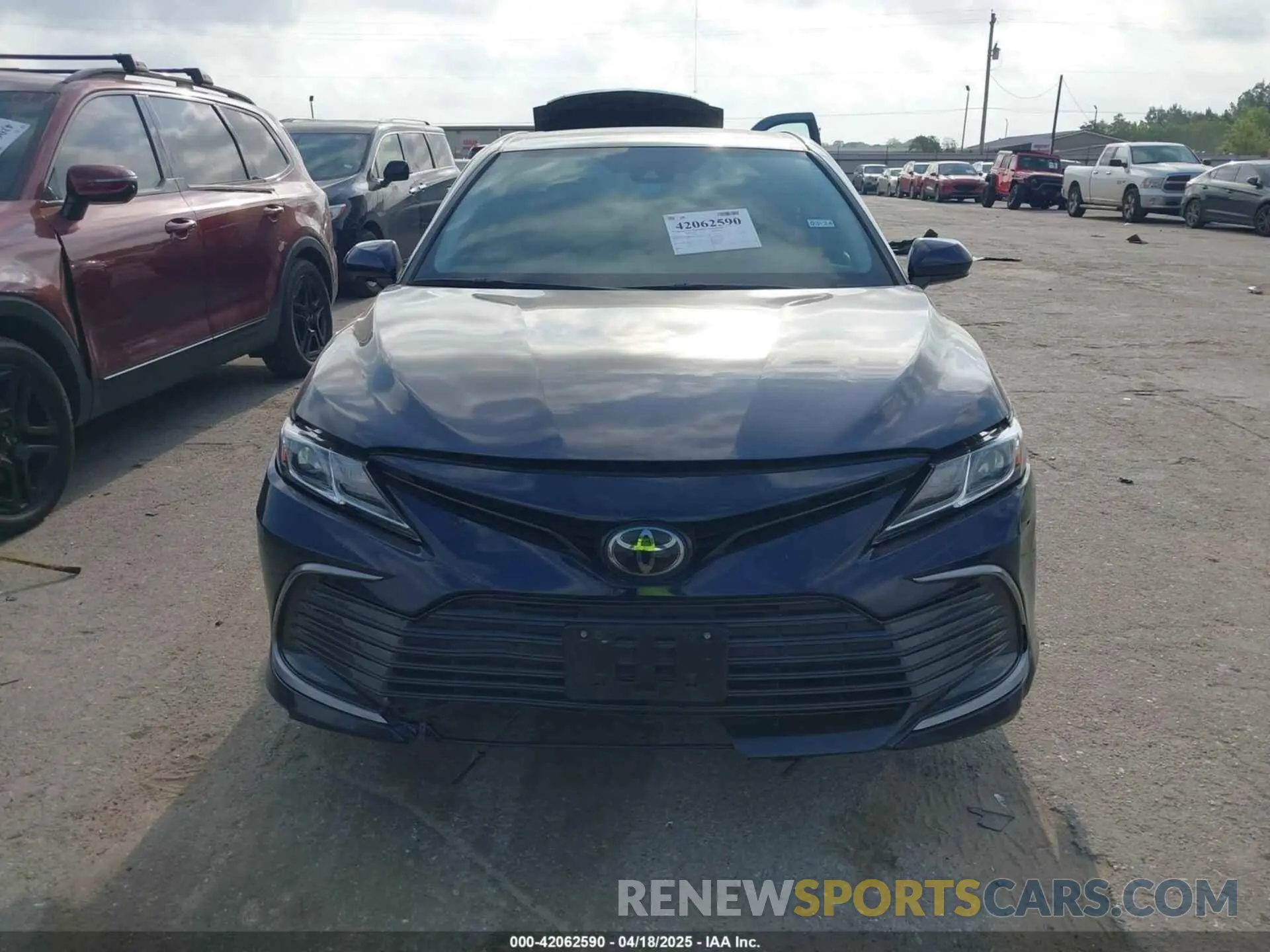 12 Photograph of a damaged car 4T1C11AK7NU678692 TOYOTA CAMRY 2022