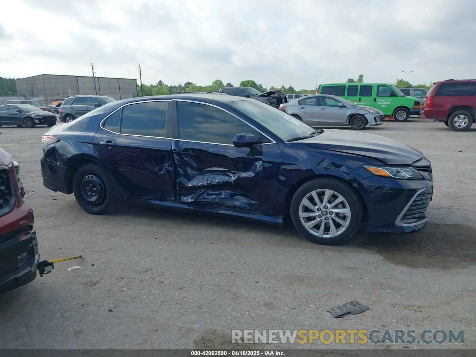 13 Photograph of a damaged car 4T1C11AK7NU678692 TOYOTA CAMRY 2022