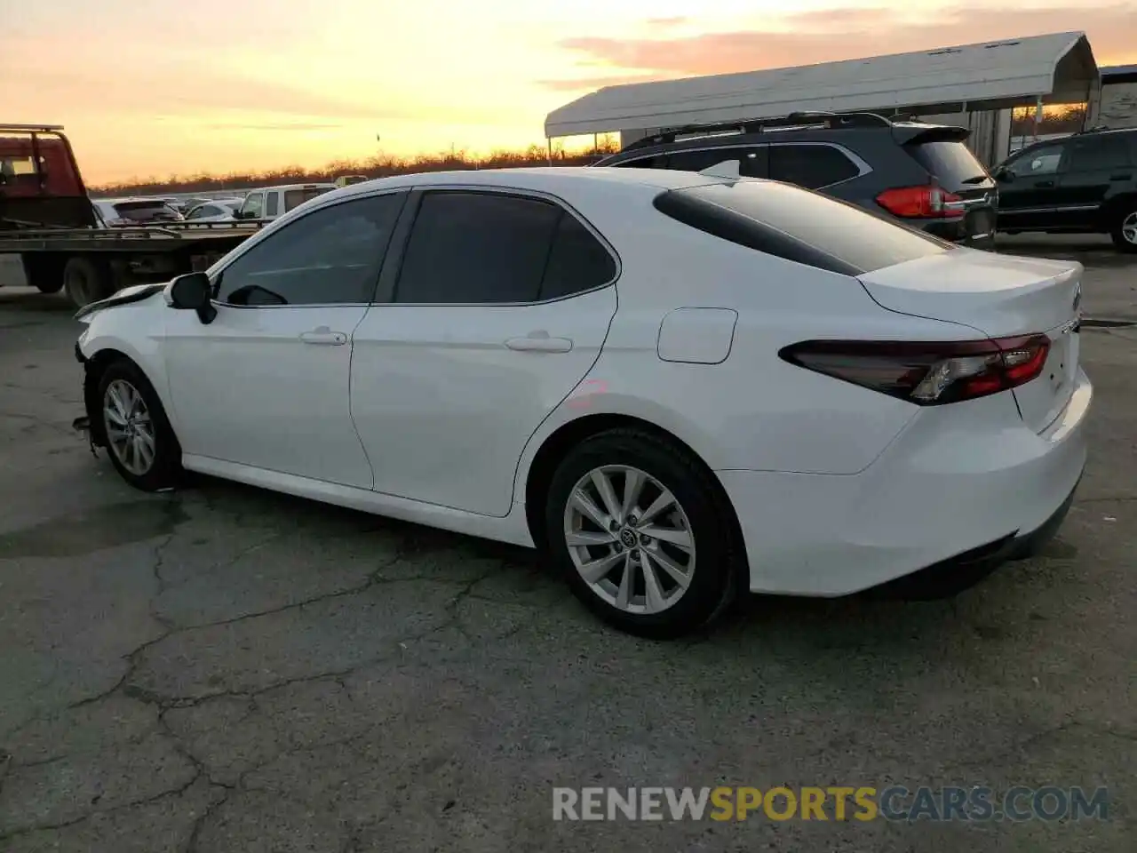 2 Photograph of a damaged car 4T1C11AK7NU696402 TOYOTA CAMRY 2022