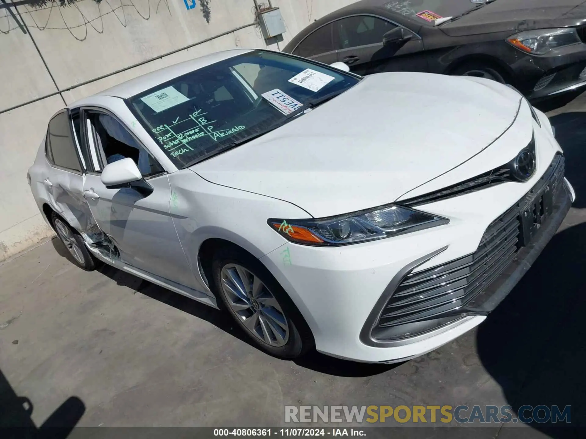 1 Photograph of a damaged car 4T1C11AK7NU697131 TOYOTA CAMRY 2022