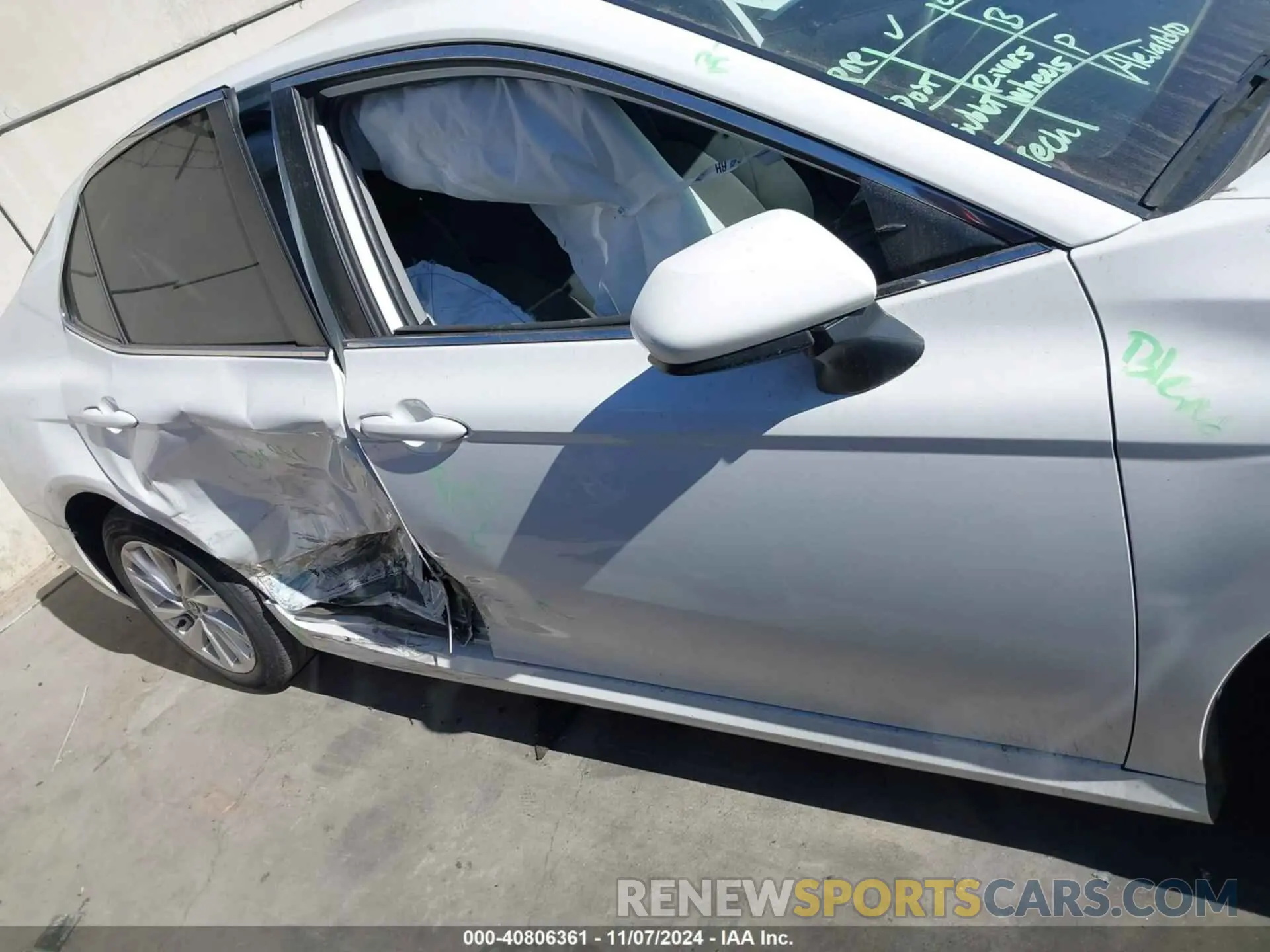 13 Photograph of a damaged car 4T1C11AK7NU697131 TOYOTA CAMRY 2022