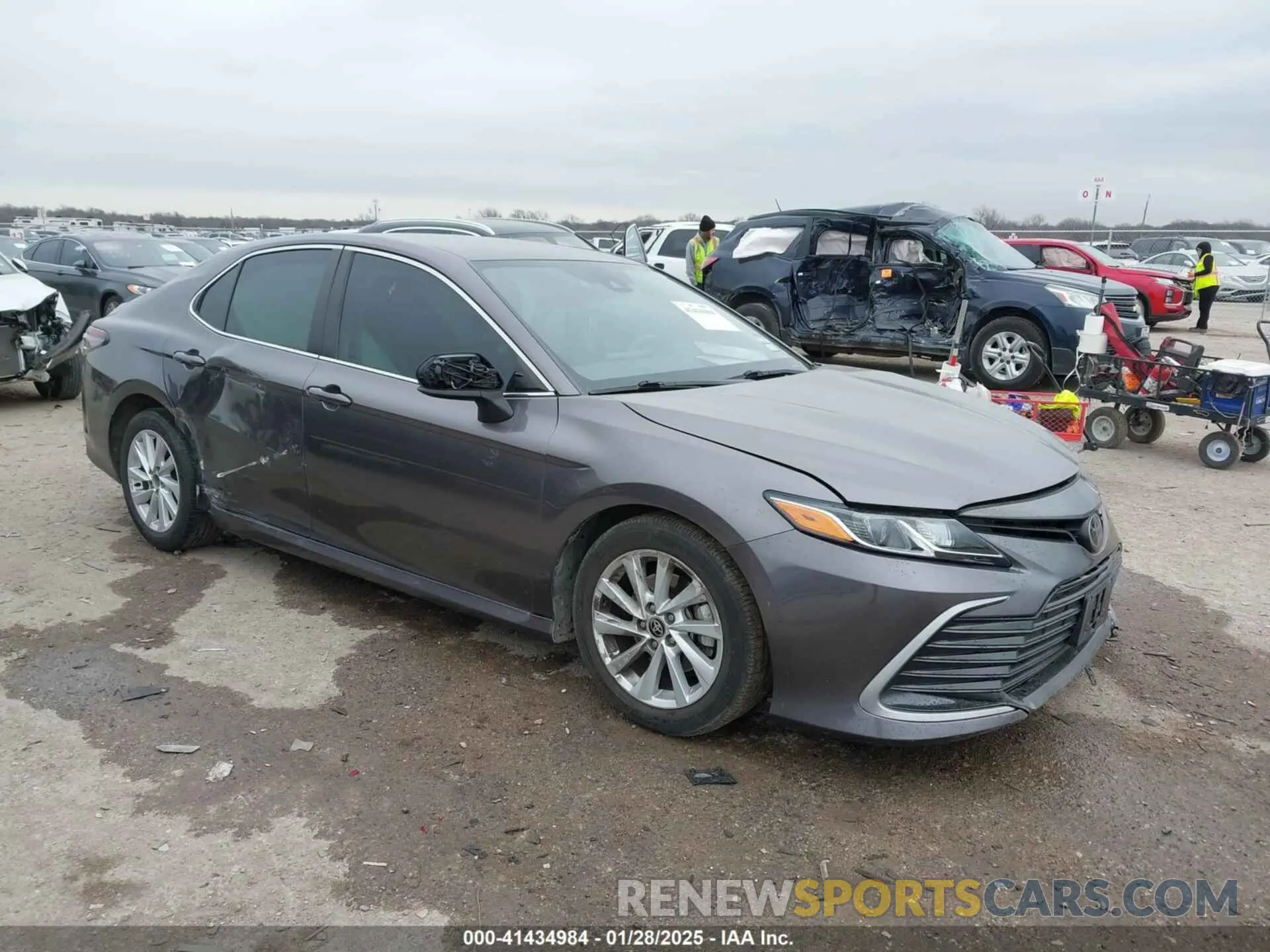 1 Photograph of a damaged car 4T1C11AK8NU055100 TOYOTA CAMRY 2022