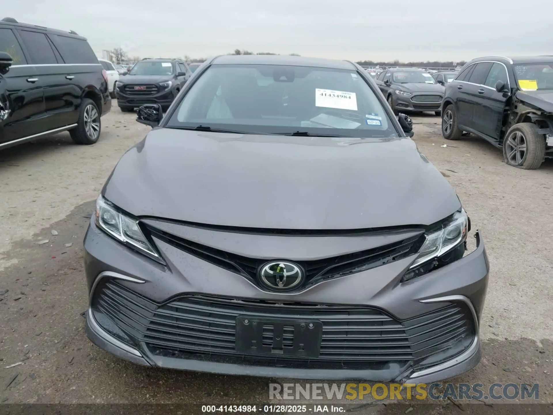 12 Photograph of a damaged car 4T1C11AK8NU055100 TOYOTA CAMRY 2022