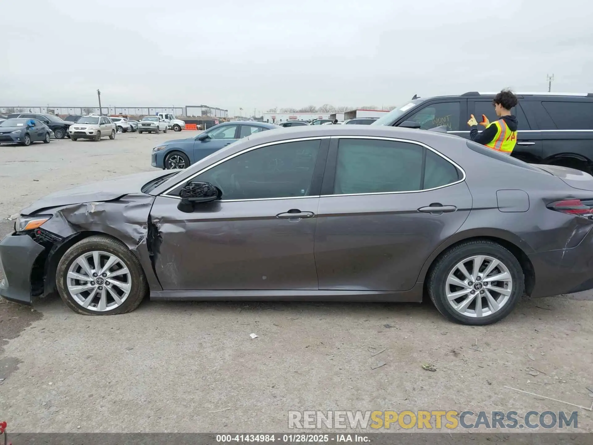 14 Photograph of a damaged car 4T1C11AK8NU055100 TOYOTA CAMRY 2022