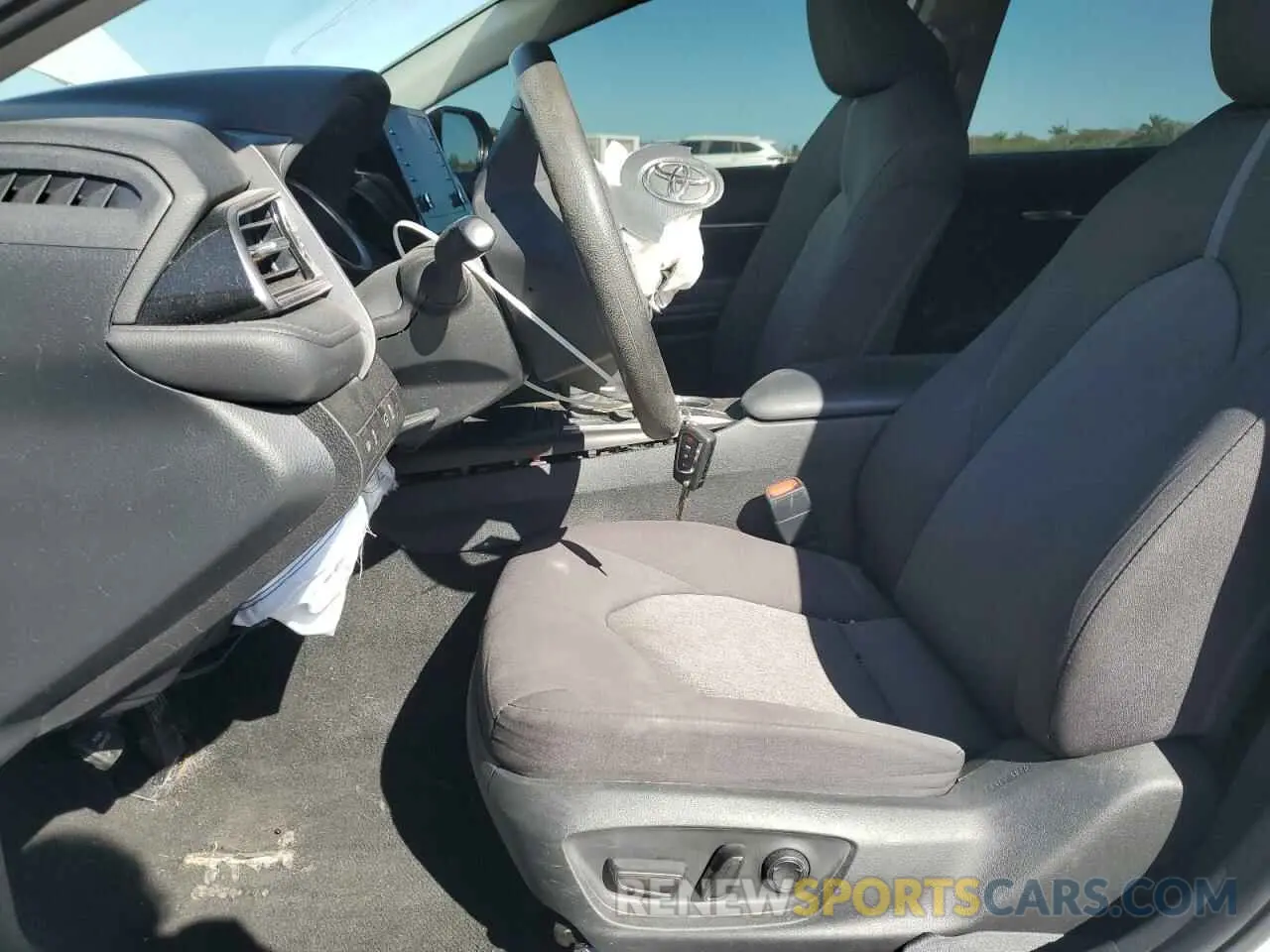 7 Photograph of a damaged car 4T1C11AK8NU638105 TOYOTA CAMRY 2022