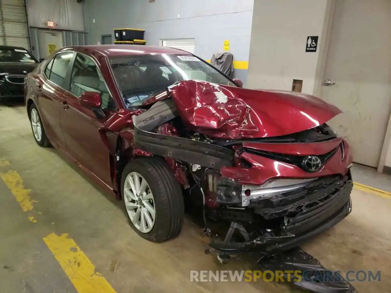 1 Photograph of a damaged car 4T1C11AK8NU647824 TOYOTA CAMRY 2022