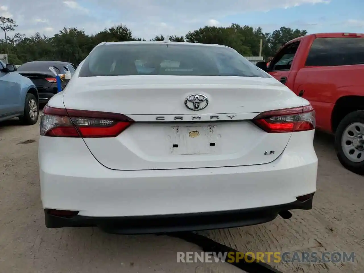 6 Photograph of a damaged car 4T1C11AK8NU665823 TOYOTA CAMRY 2022