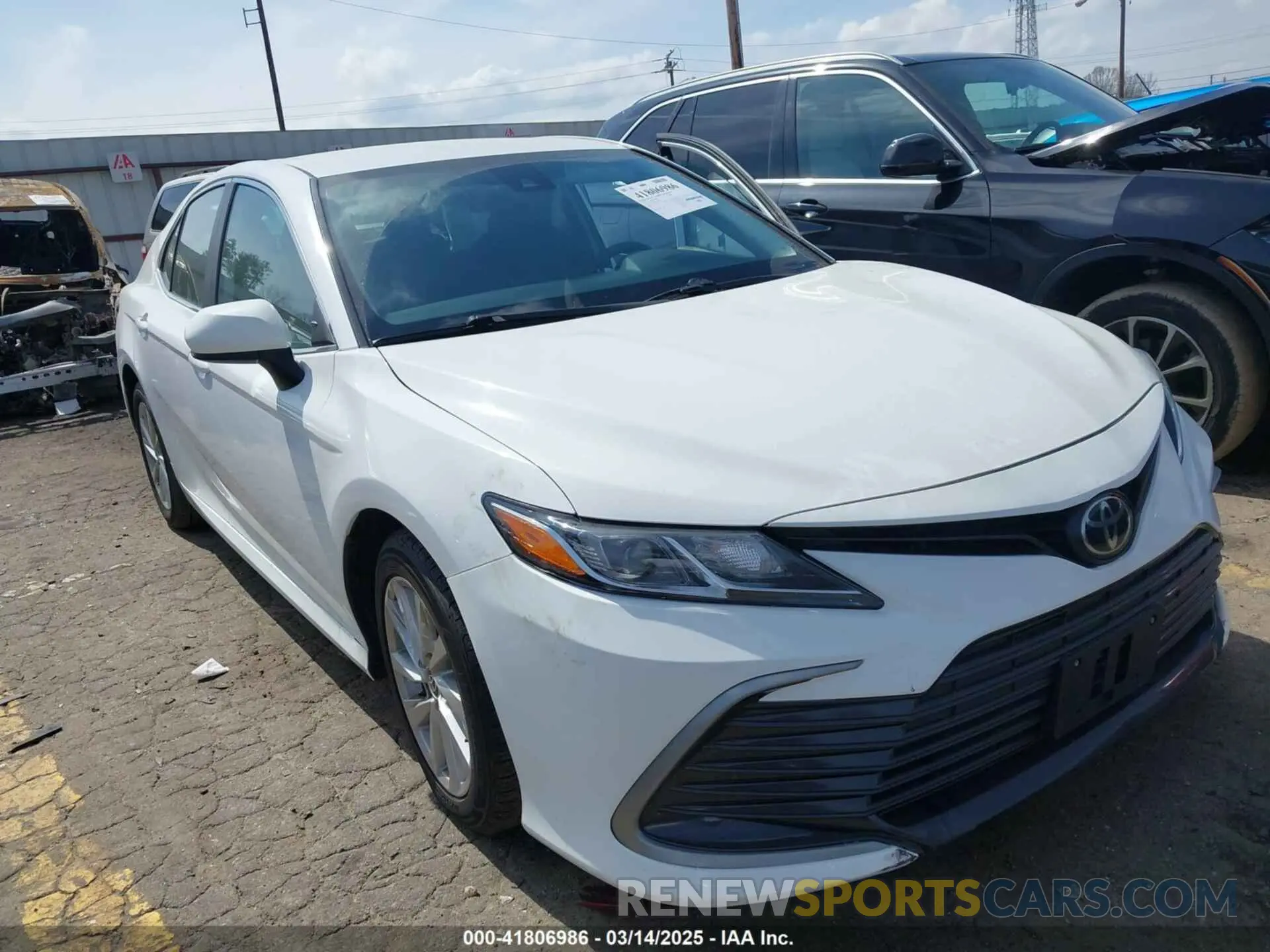 1 Photograph of a damaged car 4T1C11AK8NU684582 TOYOTA CAMRY 2022