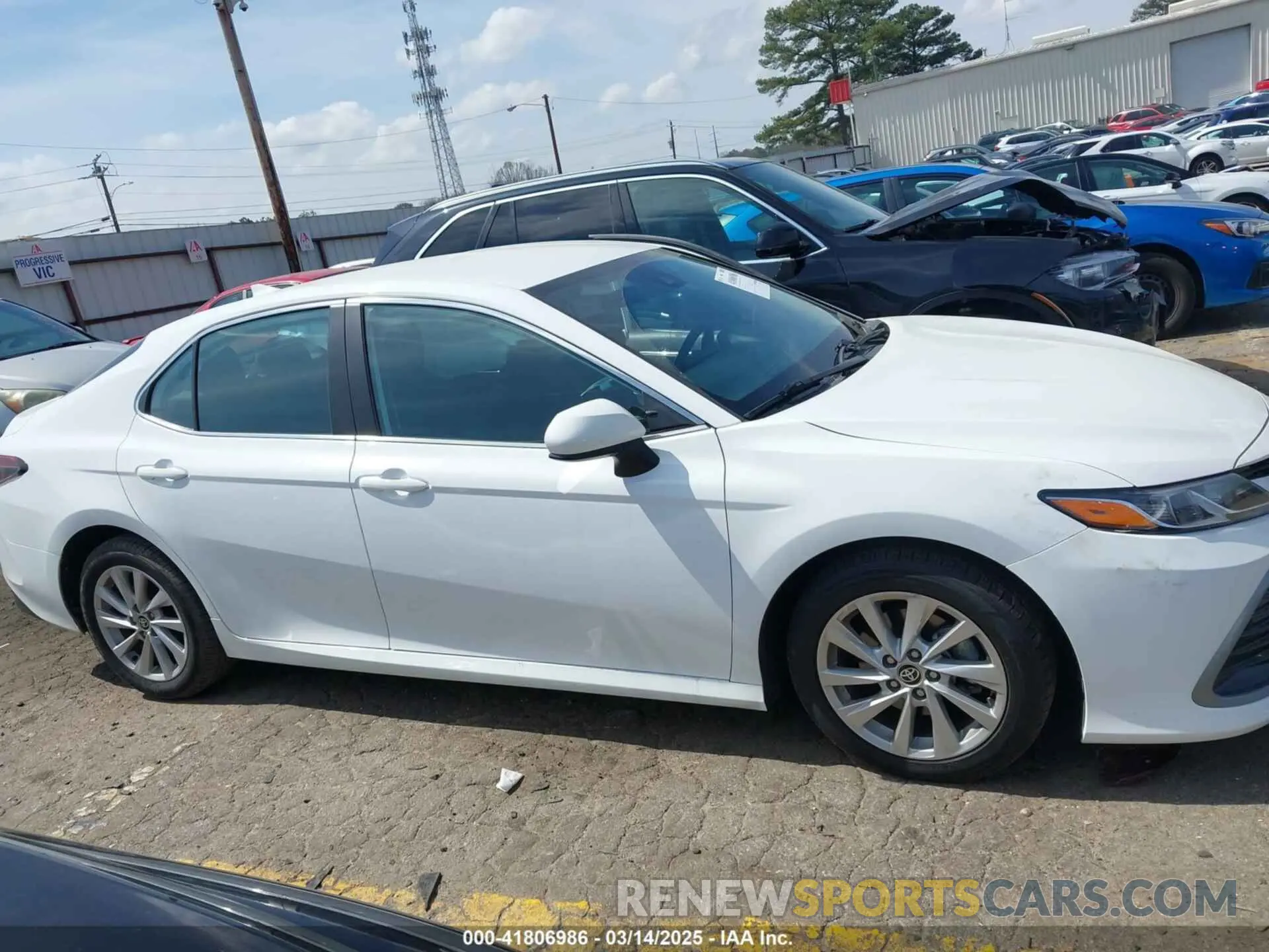 13 Photograph of a damaged car 4T1C11AK8NU684582 TOYOTA CAMRY 2022