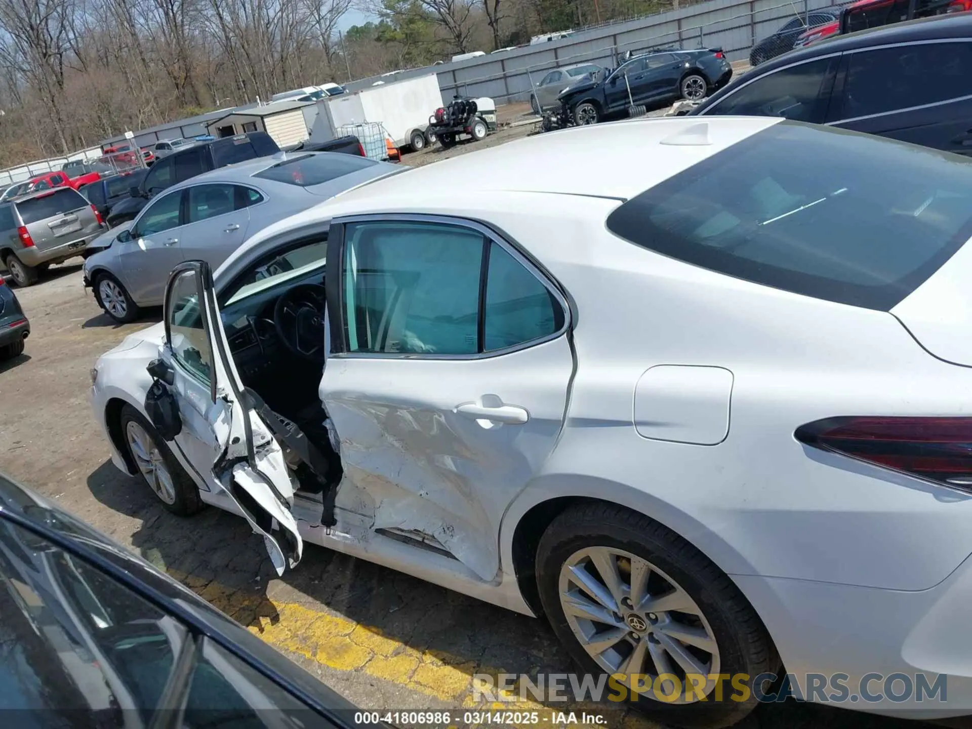 14 Photograph of a damaged car 4T1C11AK8NU684582 TOYOTA CAMRY 2022
