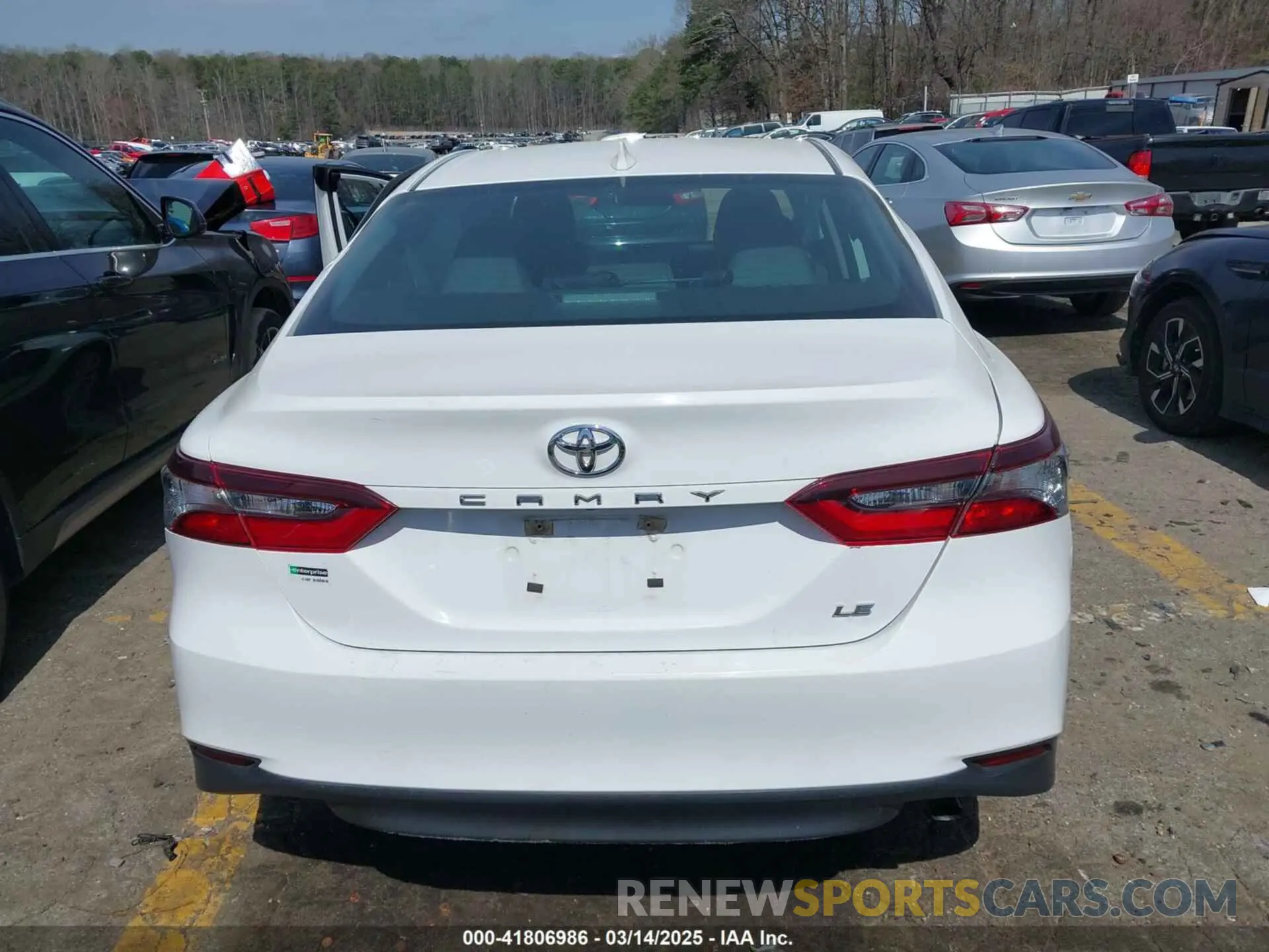 16 Photograph of a damaged car 4T1C11AK8NU684582 TOYOTA CAMRY 2022