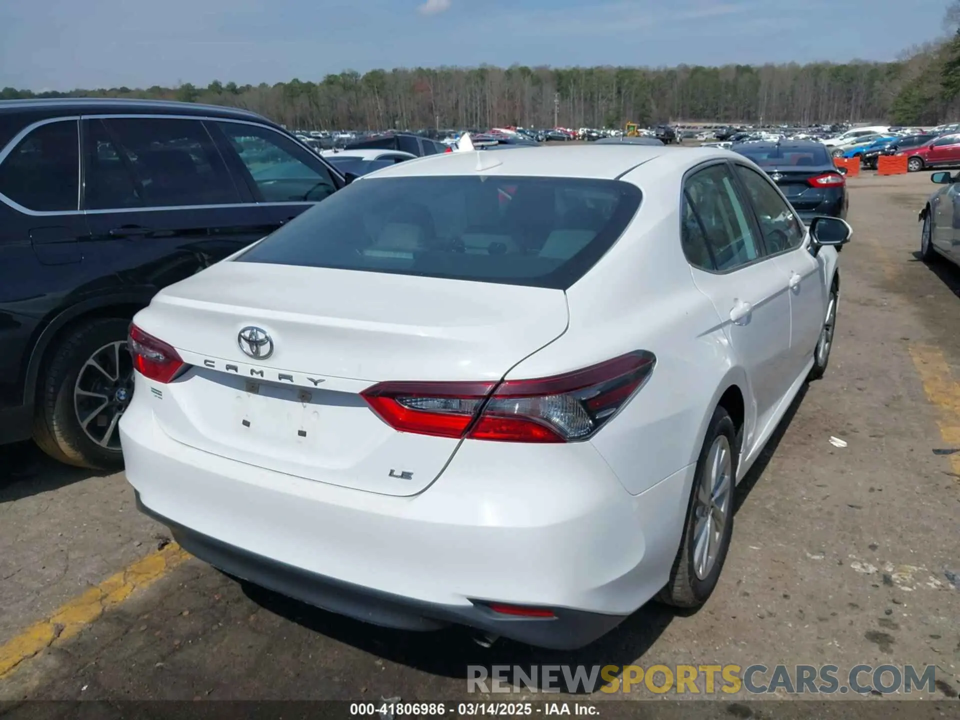 4 Photograph of a damaged car 4T1C11AK8NU684582 TOYOTA CAMRY 2022