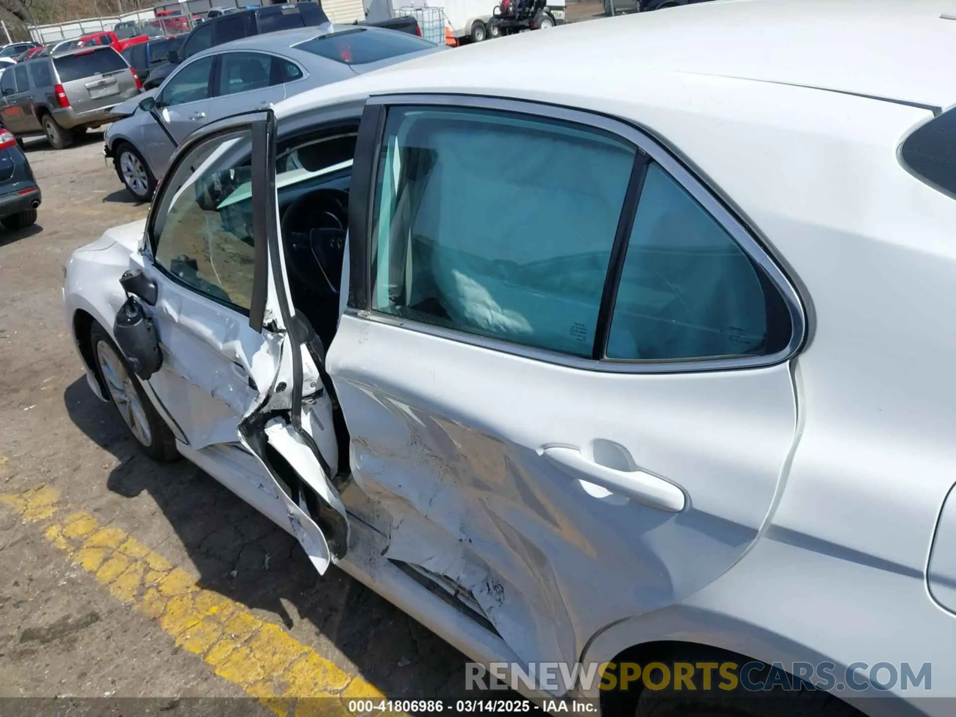 6 Photograph of a damaged car 4T1C11AK8NU684582 TOYOTA CAMRY 2022