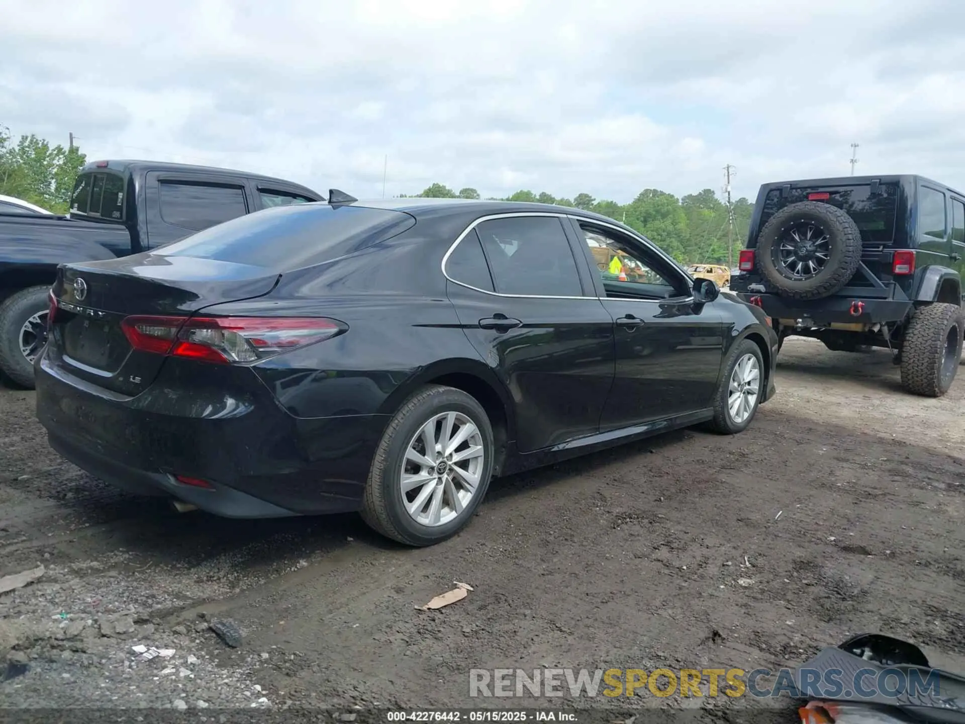 4 Photograph of a damaged car 4T1C11AK8NU716222 TOYOTA CAMRY 2022