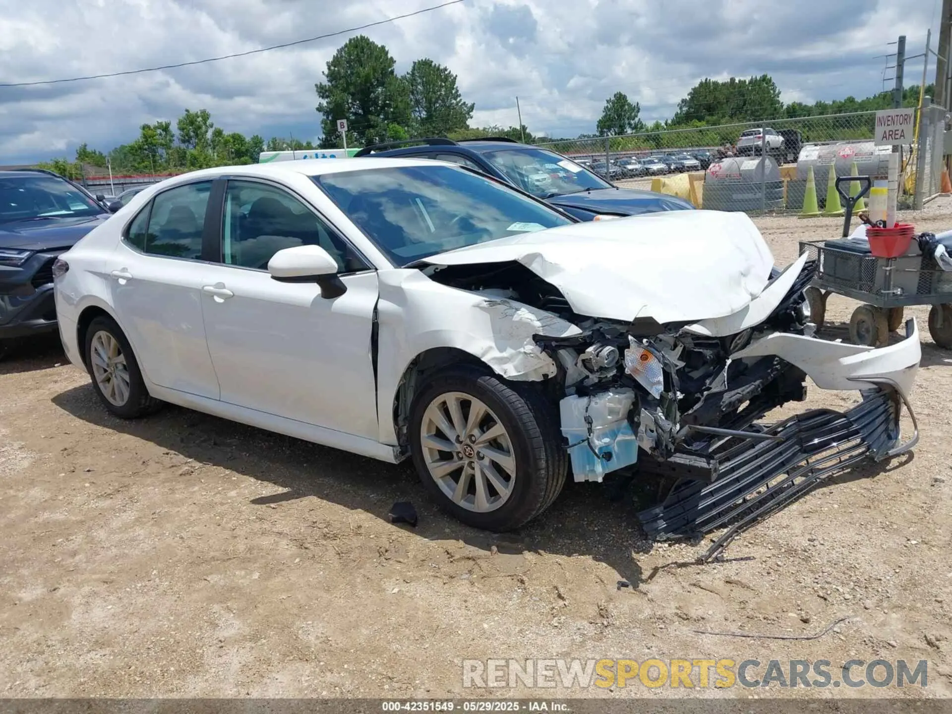 1 Photograph of a damaged car 4T1C11AK9NU017360 TOYOTA CAMRY 2022
