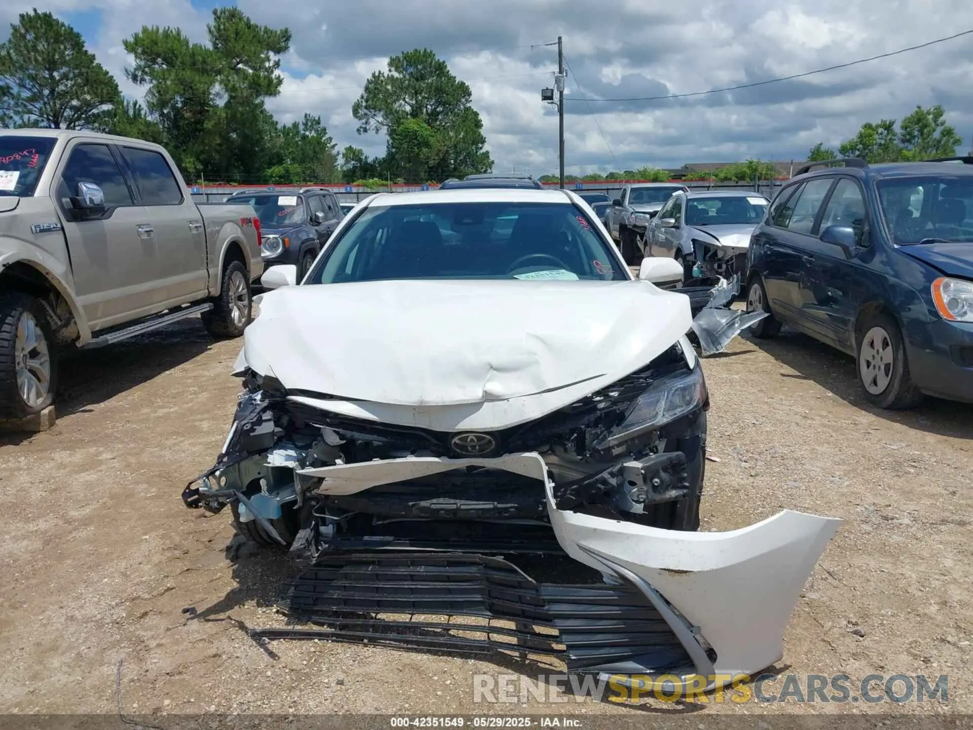 12 Photograph of a damaged car 4T1C11AK9NU017360 TOYOTA CAMRY 2022