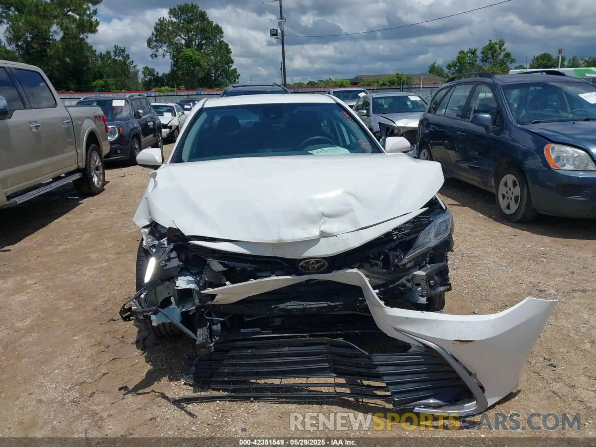 6 Photograph of a damaged car 4T1C11AK9NU017360 TOYOTA CAMRY 2022