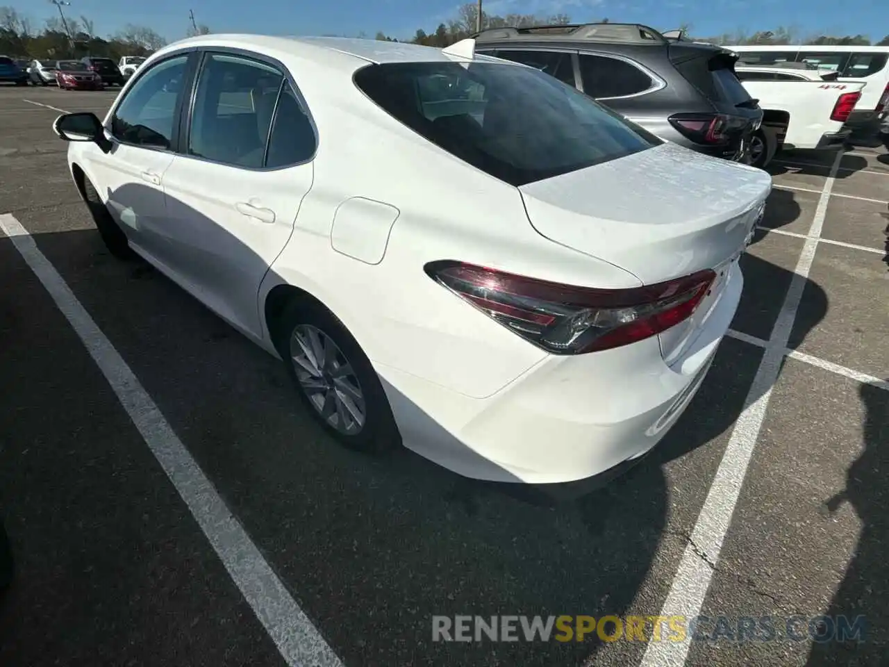 3 Photograph of a damaged car 4T1C11AK9NU633818 TOYOTA CAMRY 2022