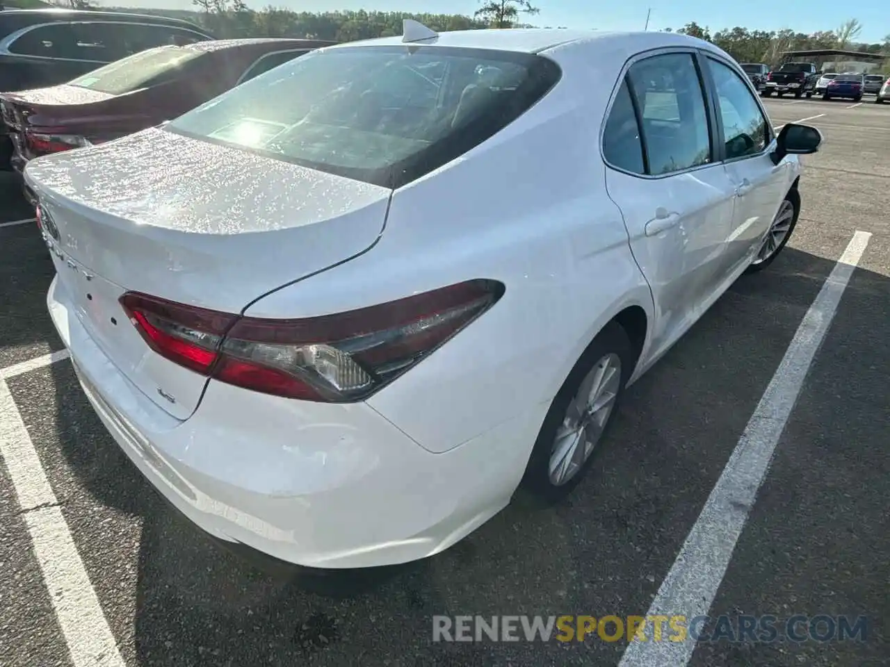 4 Photograph of a damaged car 4T1C11AK9NU633818 TOYOTA CAMRY 2022