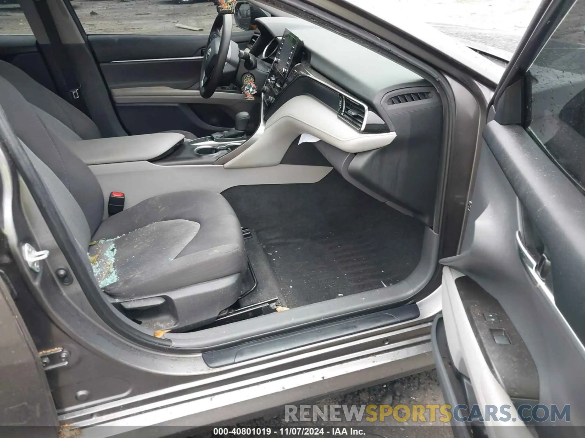 5 Photograph of a damaged car 4T1C11AK9NU637500 TOYOTA CAMRY 2022