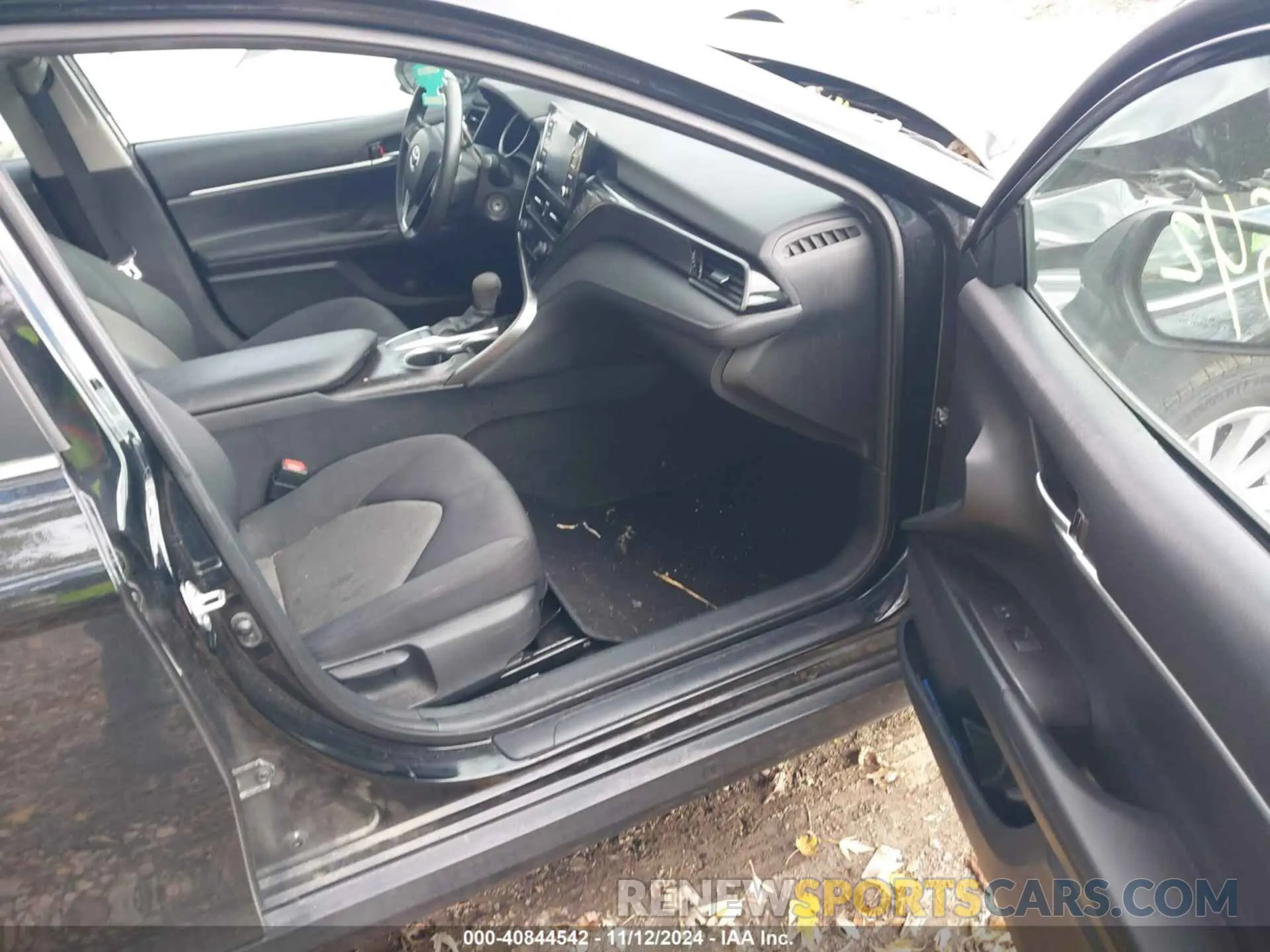 5 Photograph of a damaged car 4T1C11AK9NU672683 TOYOTA CAMRY 2022