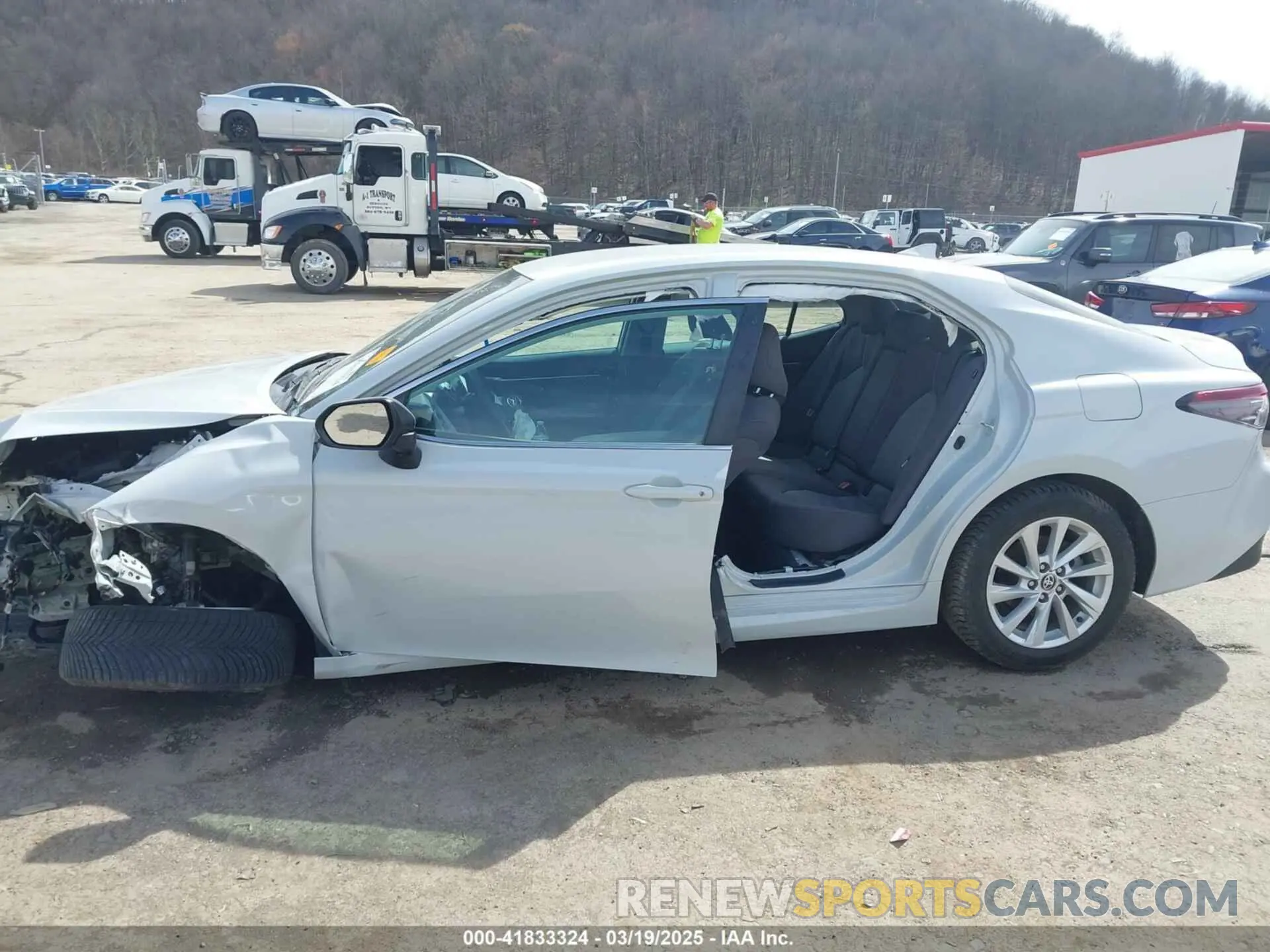 14 Photograph of a damaged car 4T1C11AKXNU023717 TOYOTA CAMRY 2022