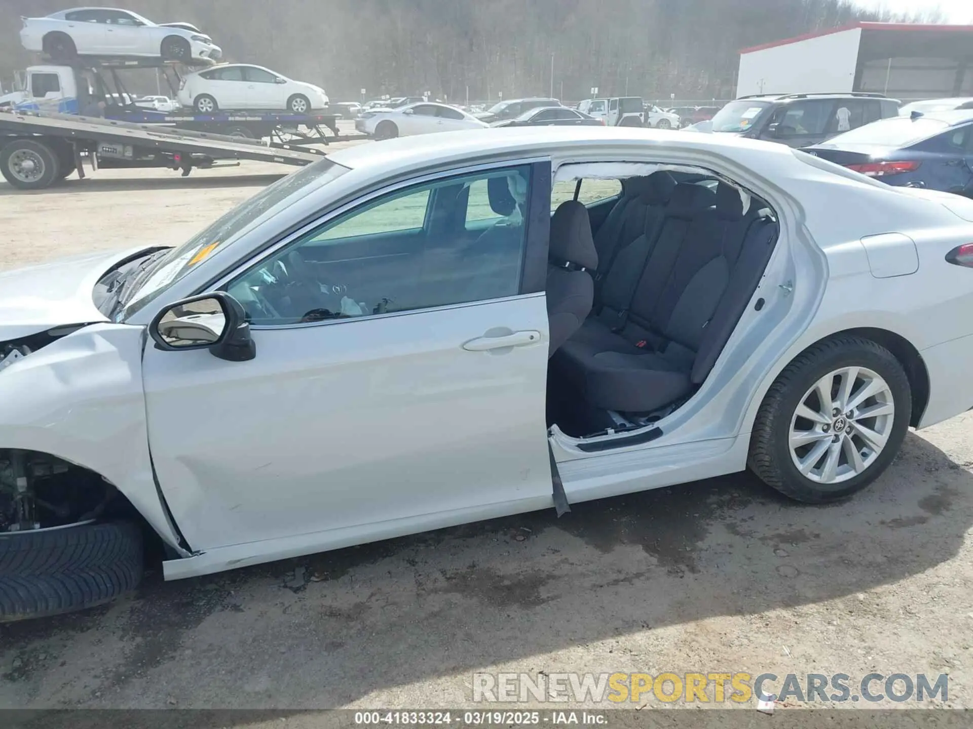 18 Photograph of a damaged car 4T1C11AKXNU023717 TOYOTA CAMRY 2022