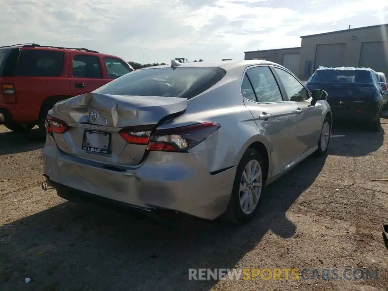 4 Photograph of a damaged car 4T1C11AKXNU623976 TOYOTA CAMRY 2022