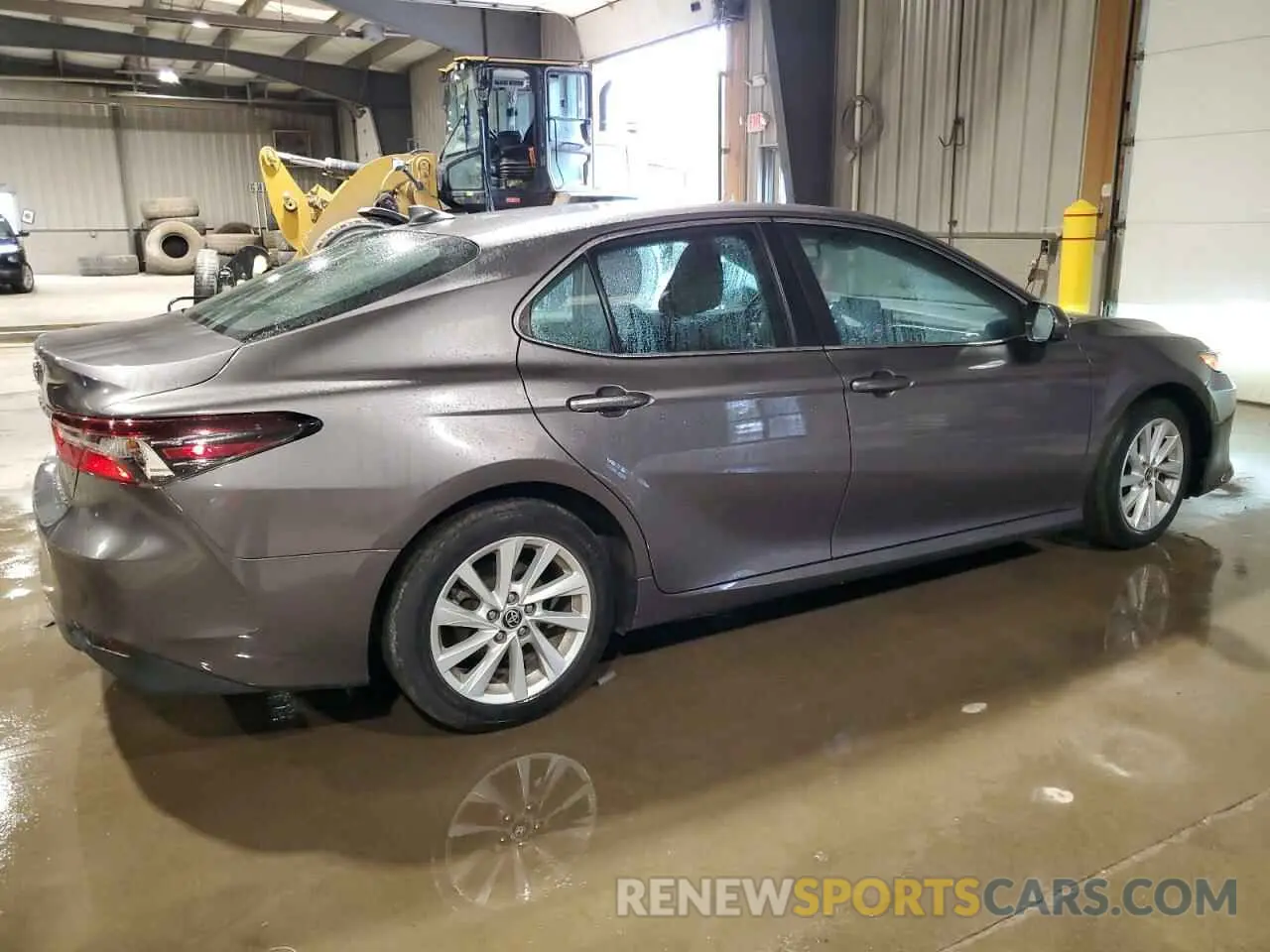 3 Photograph of a damaged car 4T1C11AKXNU625520 TOYOTA CAMRY 2022