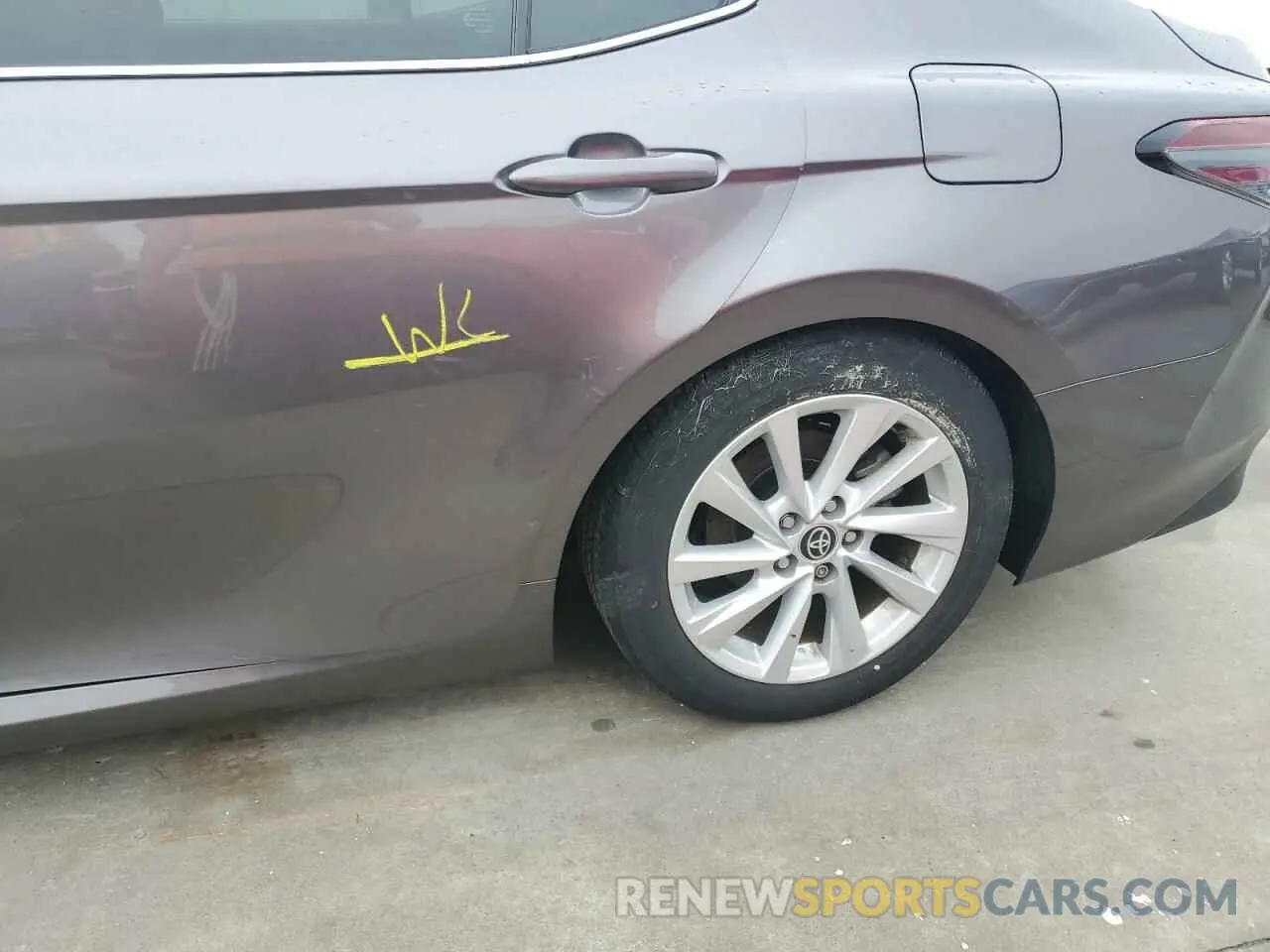 12 Photograph of a damaged car 4T1C11AKXNU635304 TOYOTA CAMRY 2022