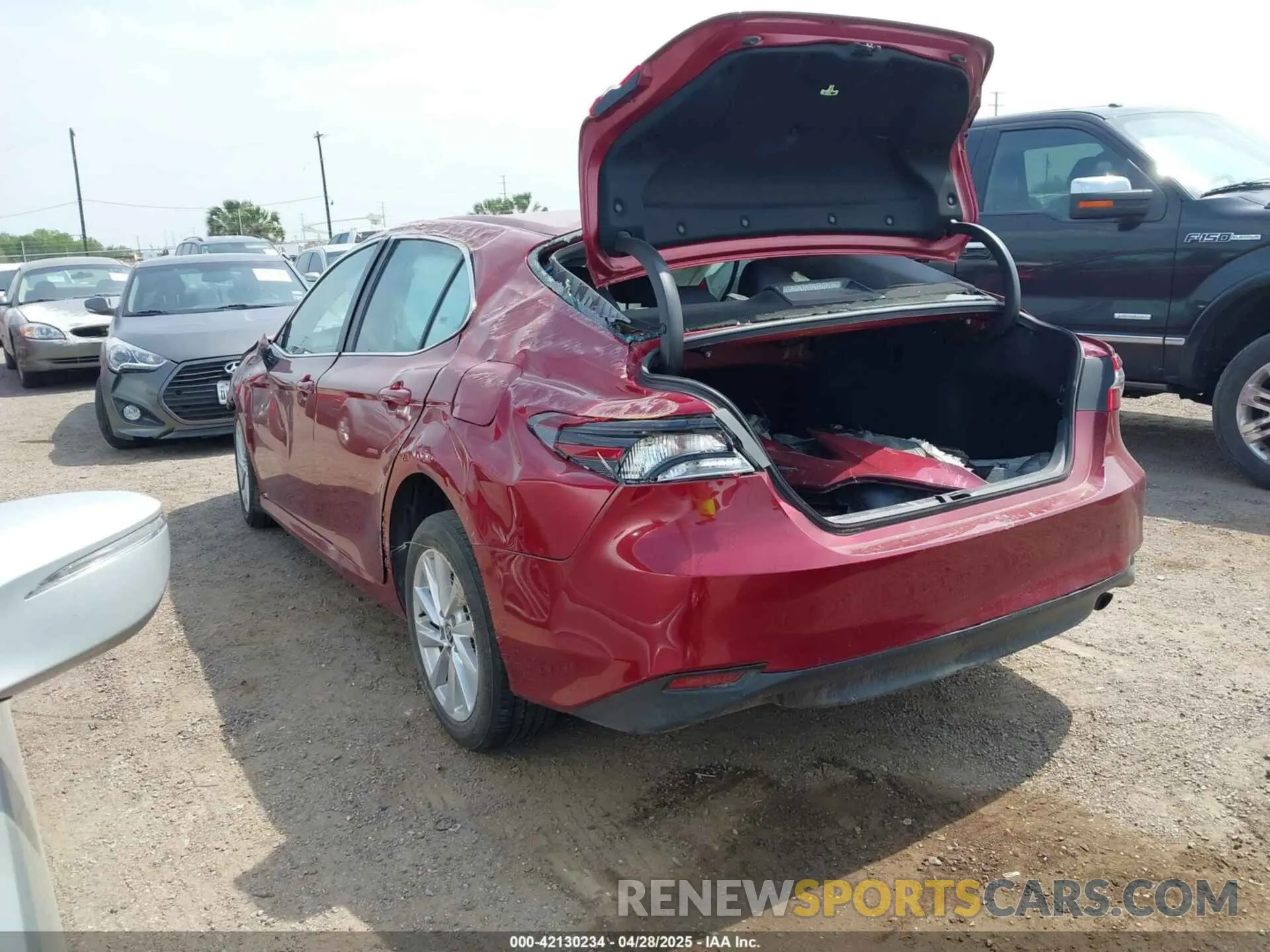 3 Photograph of a damaged car 4T1C11AKXNU636839 TOYOTA CAMRY 2022
