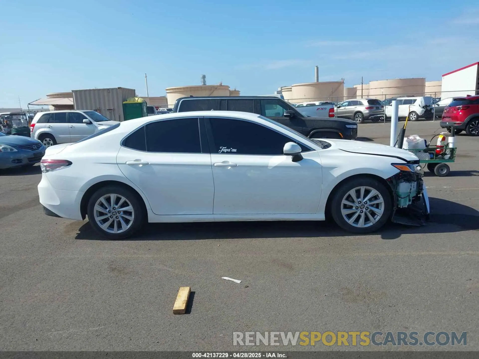 14 Photograph of a damaged car 4T1C11AKXNU642169 TOYOTA CAMRY 2022