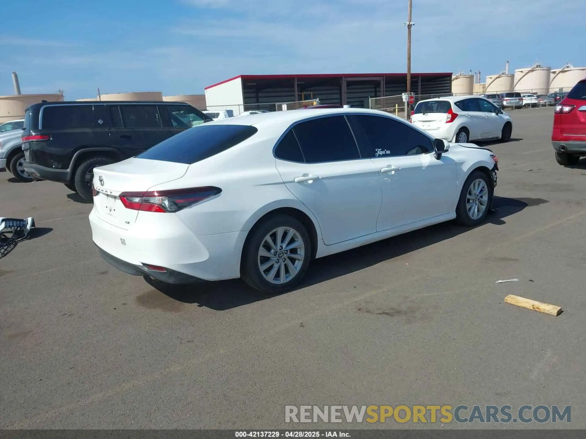 4 Photograph of a damaged car 4T1C11AKXNU642169 TOYOTA CAMRY 2022