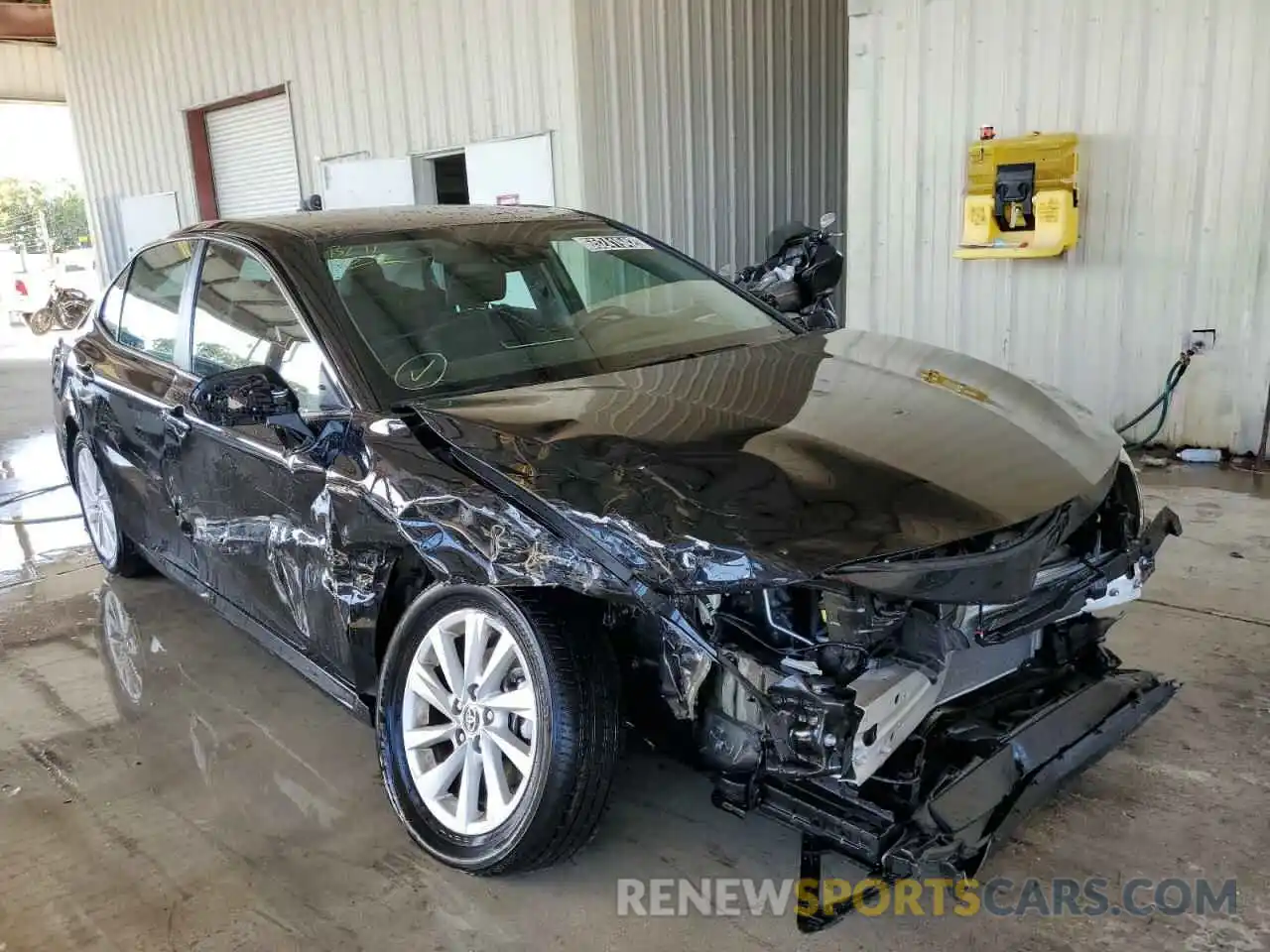 1 Photograph of a damaged car 4T1C11AKXNU651440 TOYOTA CAMRY 2022