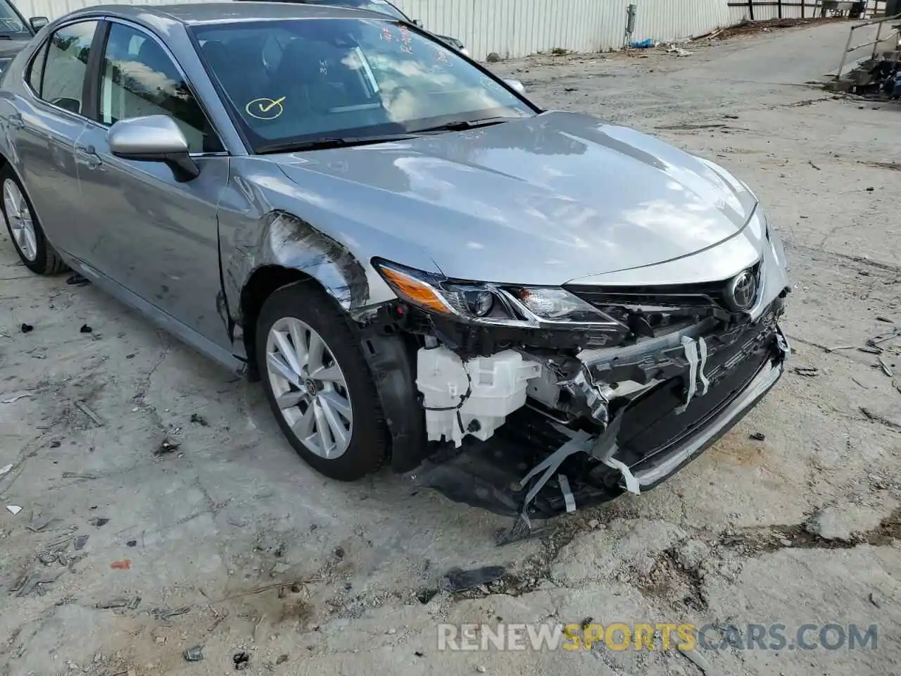 9 Photograph of a damaged car 4T1C11AKXNU668075 TOYOTA CAMRY 2022