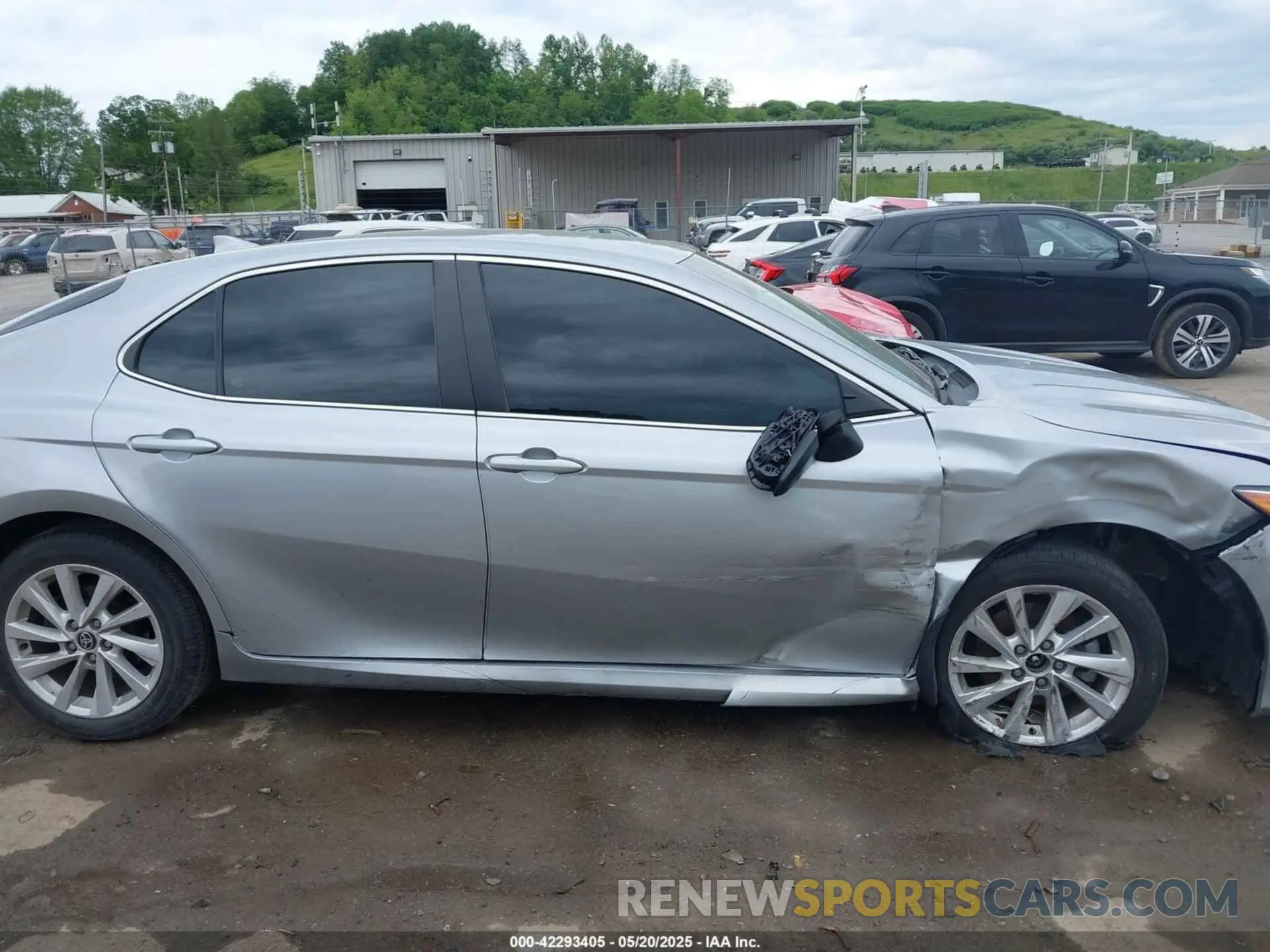 13 Photograph of a damaged car 4T1C11BK0NU065683 TOYOTA CAMRY 2022