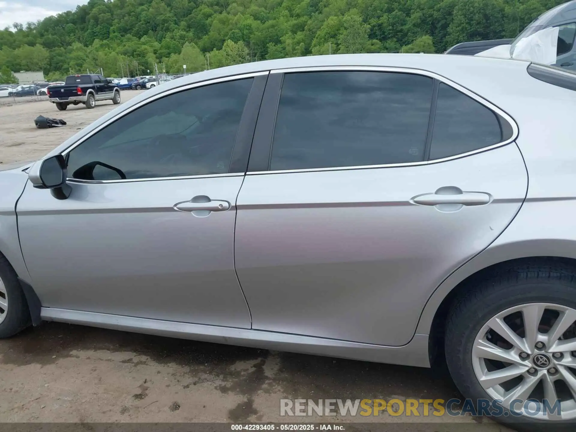14 Photograph of a damaged car 4T1C11BK0NU065683 TOYOTA CAMRY 2022
