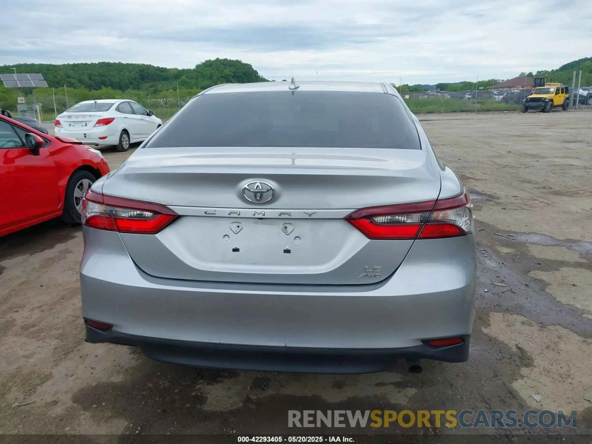 16 Photograph of a damaged car 4T1C11BK0NU065683 TOYOTA CAMRY 2022