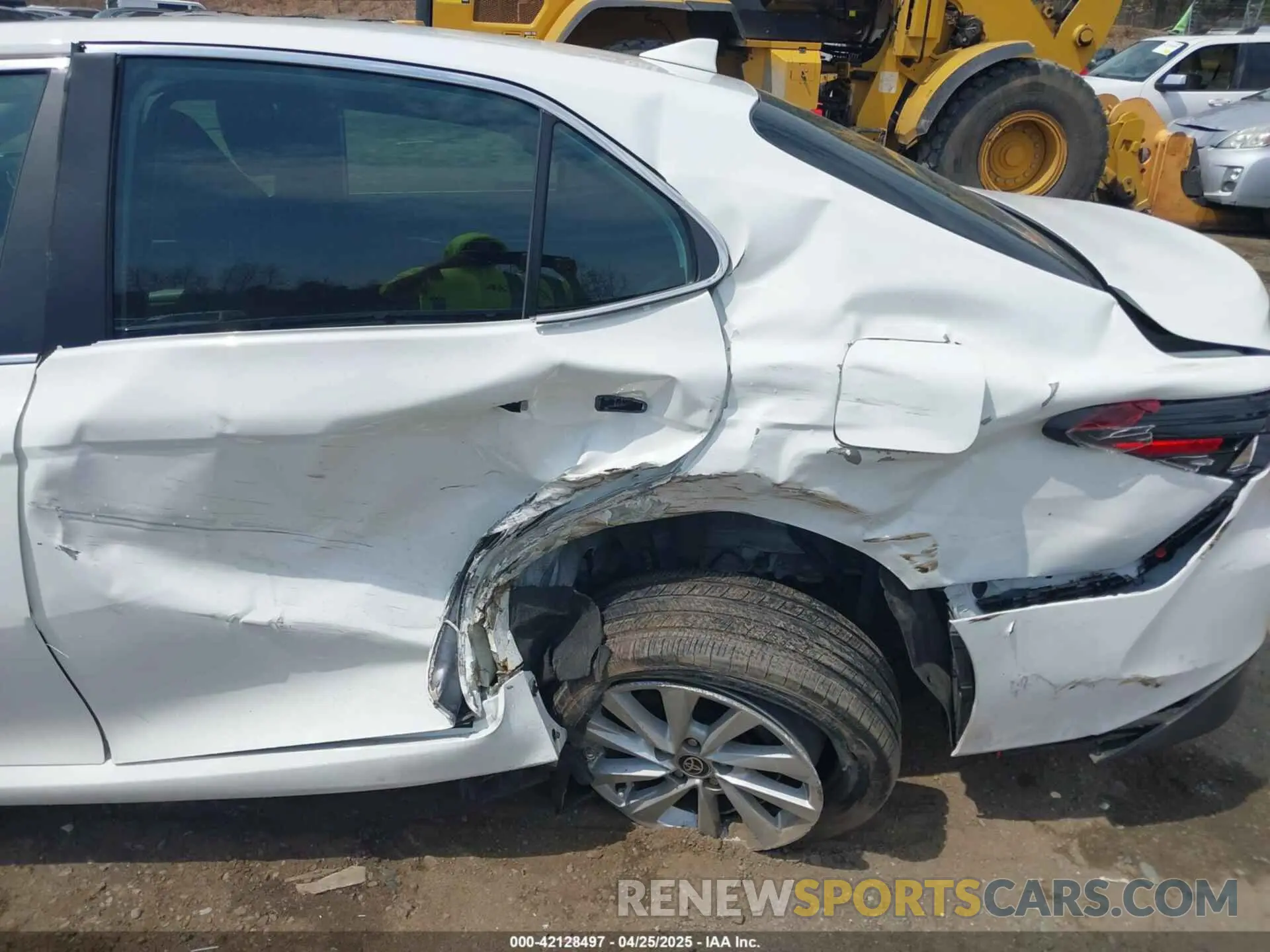 6 Photograph of a damaged car 4T1C11BK0NU069930 TOYOTA CAMRY 2022