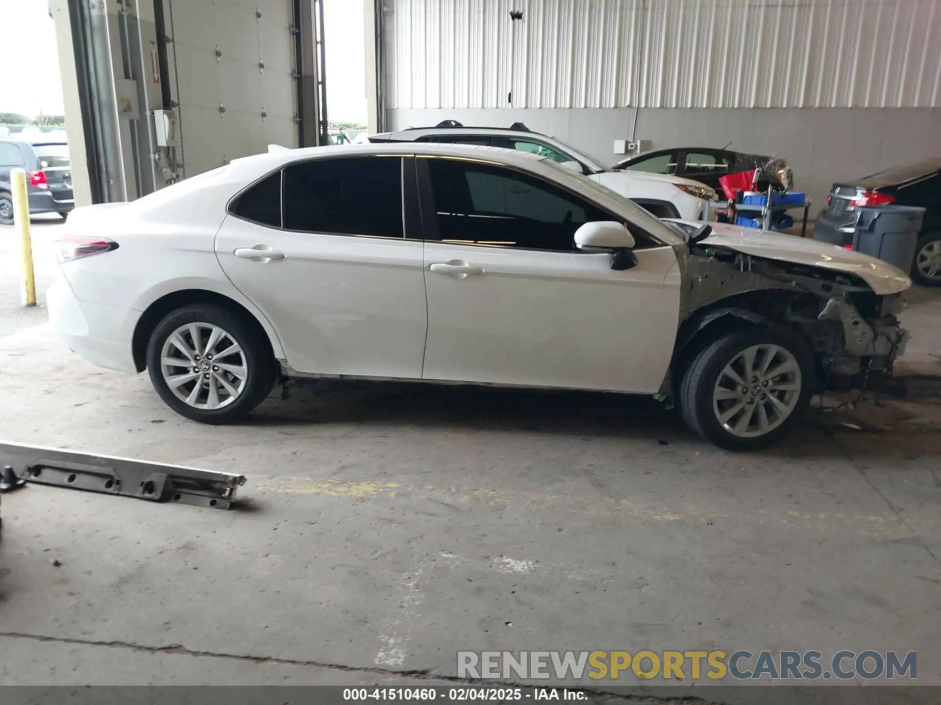 14 Photograph of a damaged car 4T1C11BK1NU054269 TOYOTA CAMRY 2022