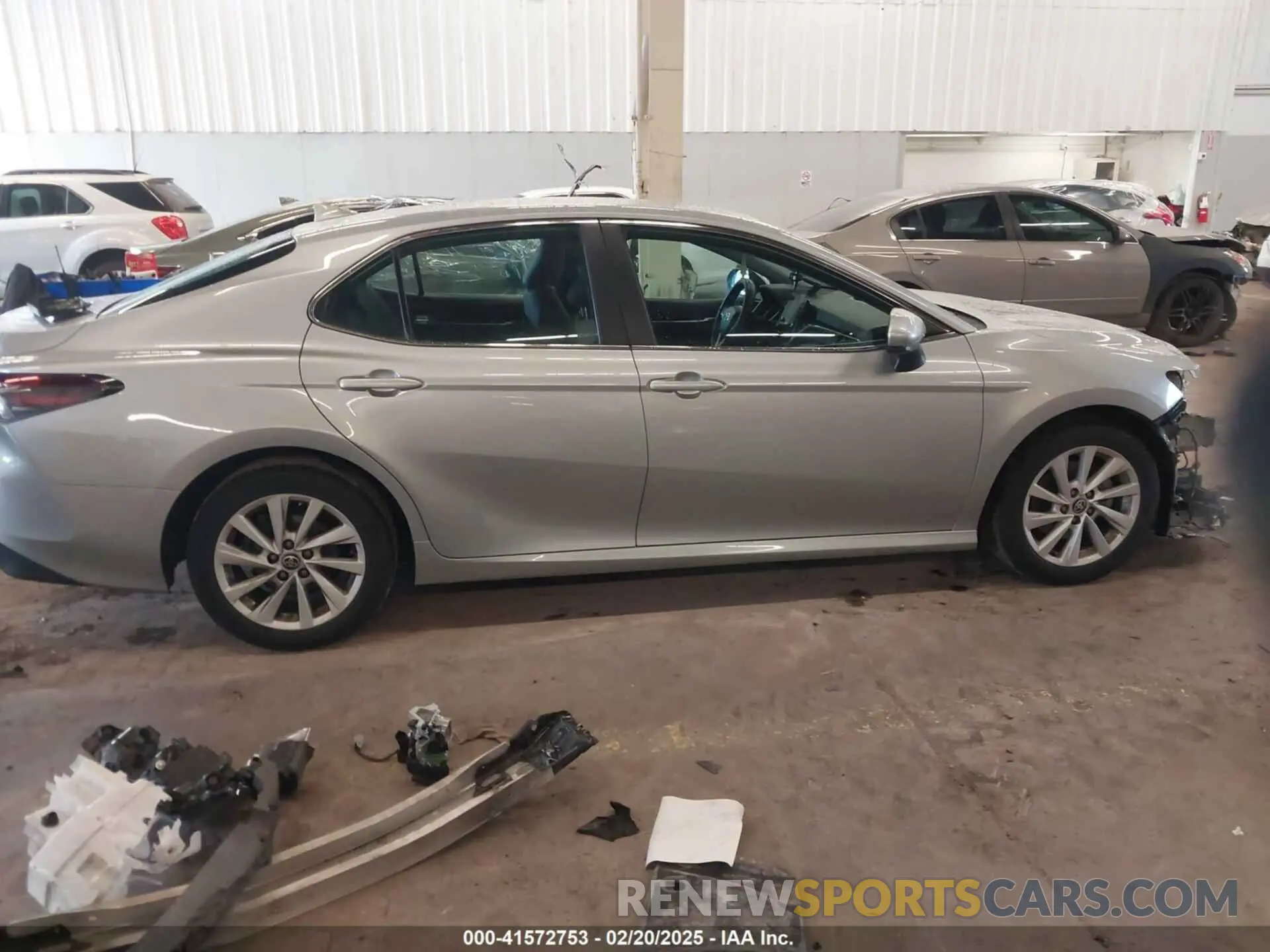 14 Photograph of a damaged car 4T1C11BK9NU051586 TOYOTA CAMRY 2022