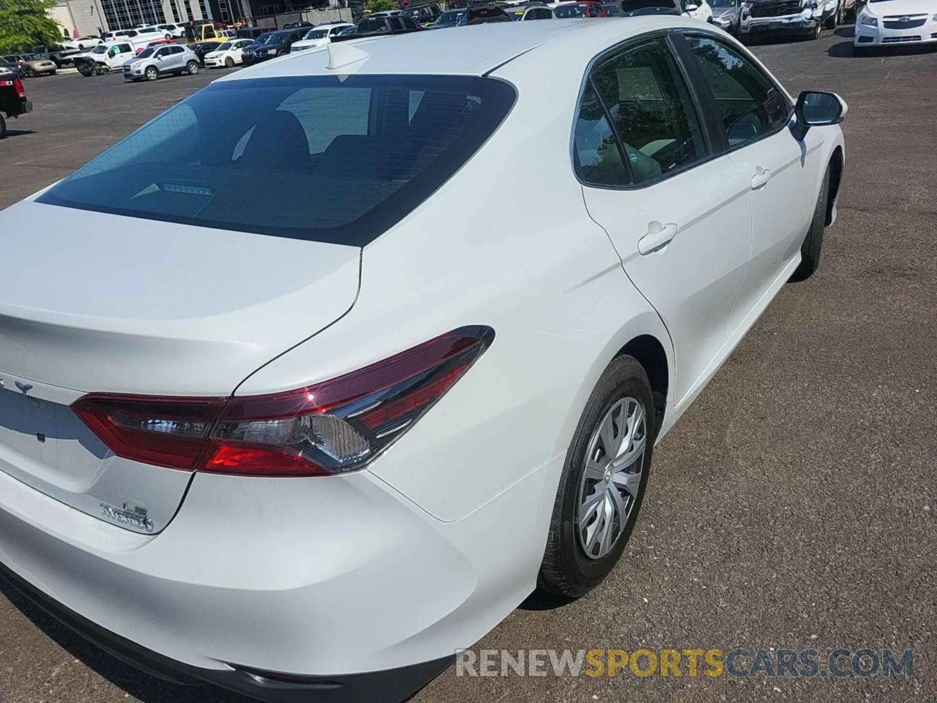 18 Photograph of a damaged car 4T1C31AK0NU037474 TOYOTA CAMRY 2022