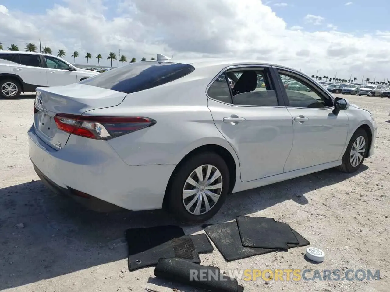 3 Photograph of a damaged car 4T1C31AK1NU044112 TOYOTA CAMRY 2022