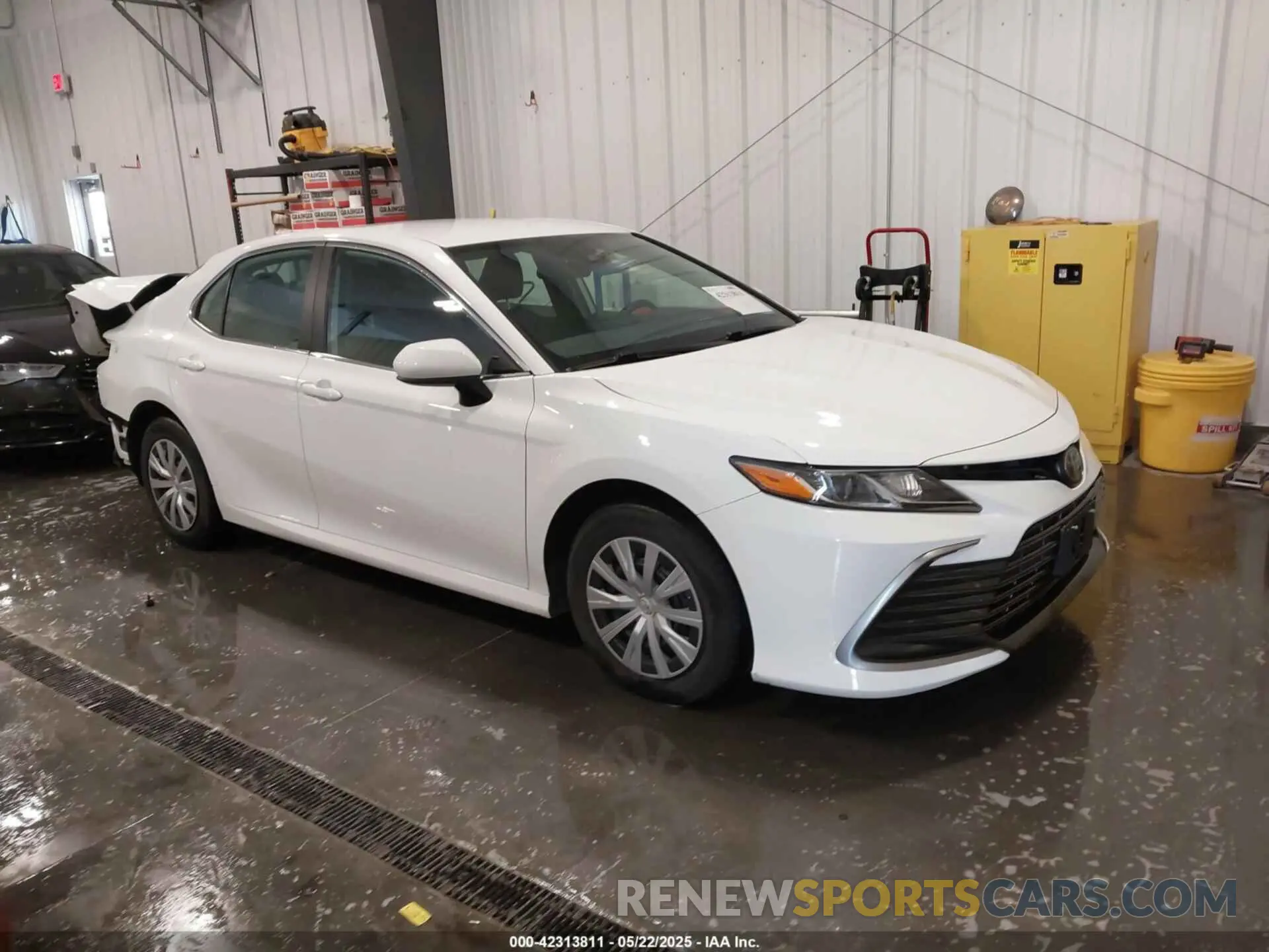 1 Photograph of a damaged car 4T1C31AK1NU583166 TOYOTA CAMRY 2022