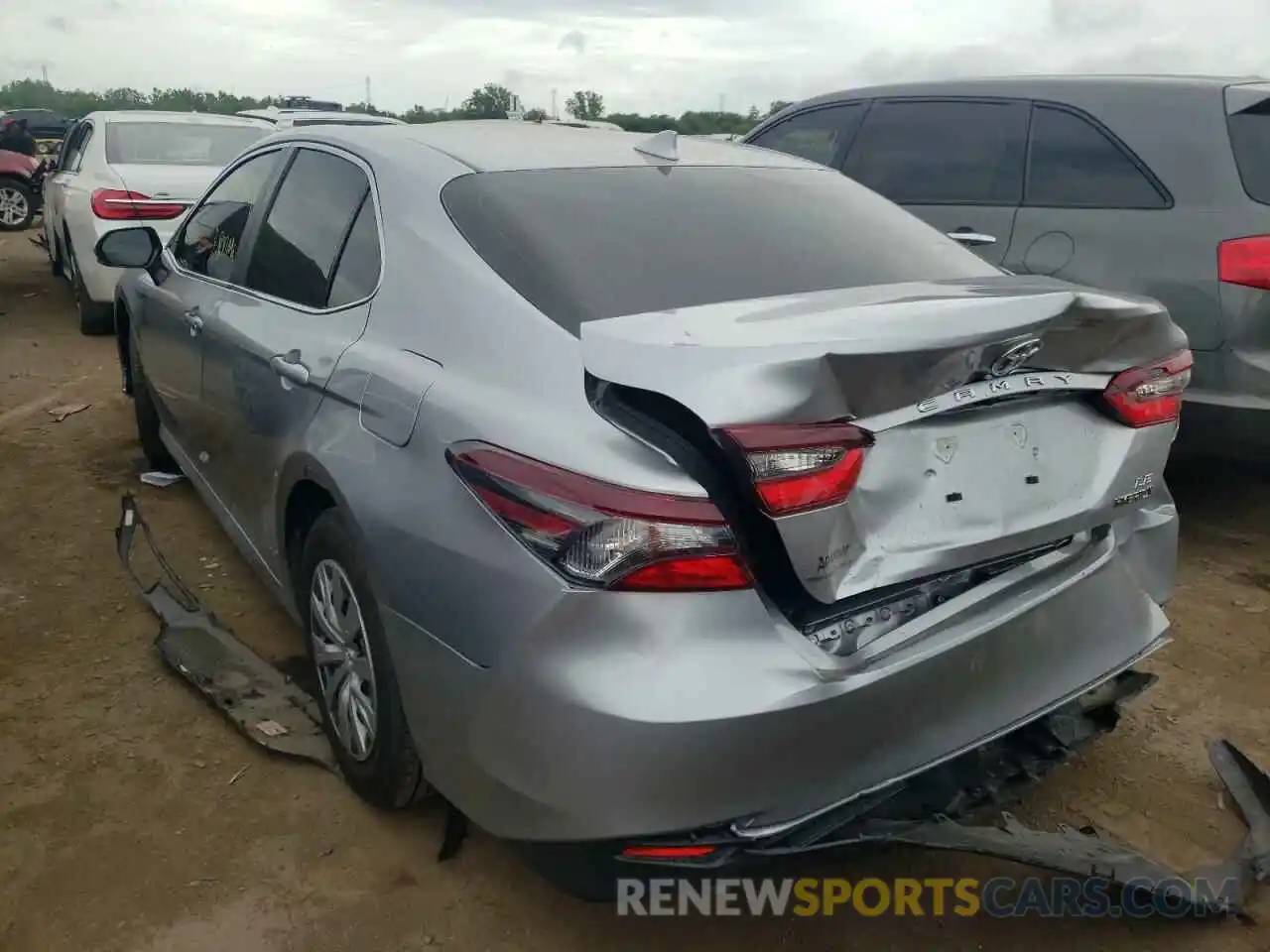 3 Photograph of a damaged car 4T1C31AK1NU584110 TOYOTA CAMRY 2022