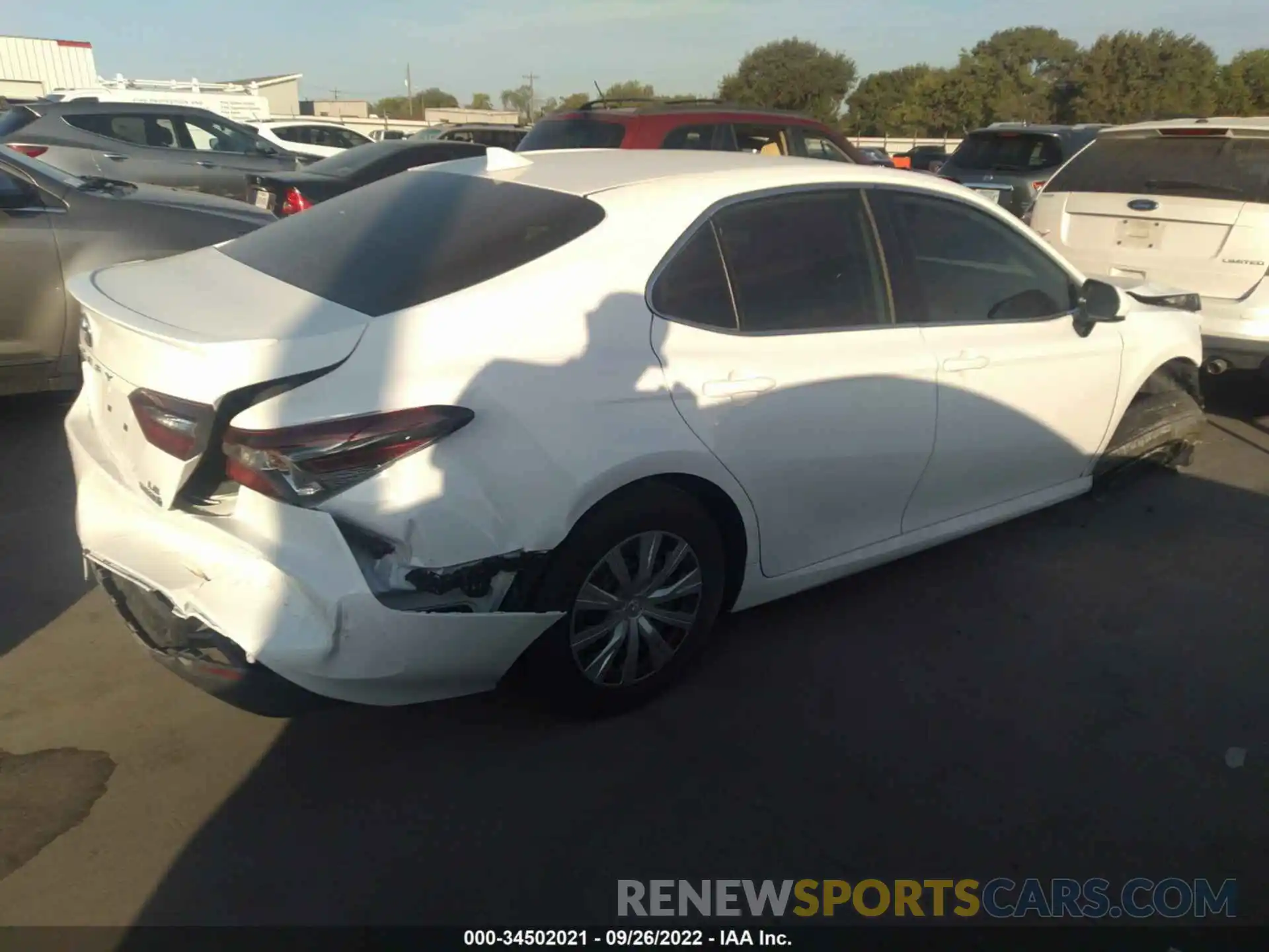 4 Photograph of a damaged car 4T1C31AK1NU588982 TOYOTA CAMRY 2022