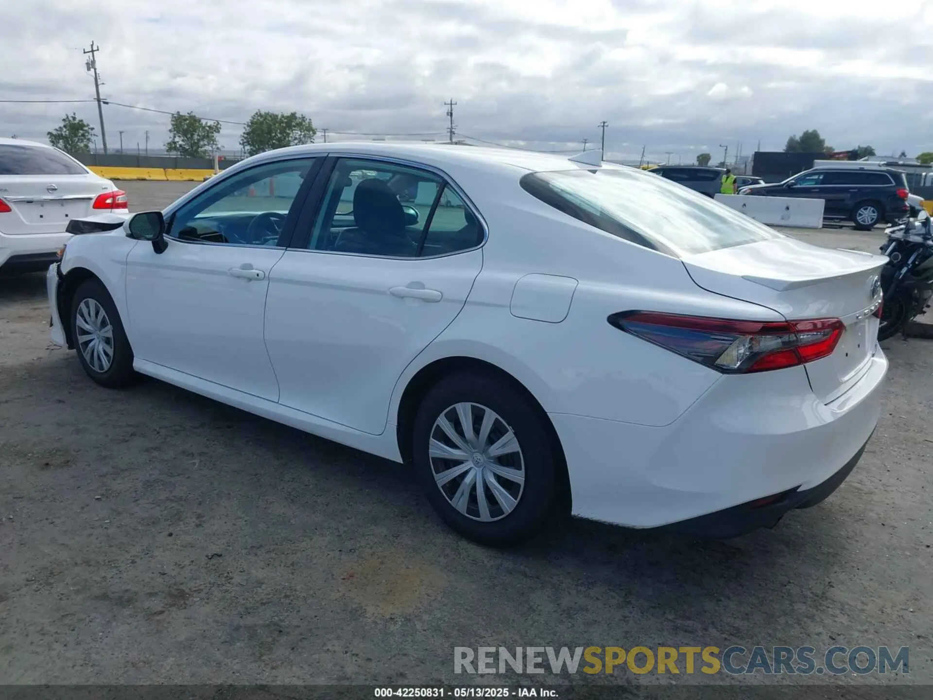 3 Photograph of a damaged car 4T1C31AK2NU571656 TOYOTA CAMRY 2022
