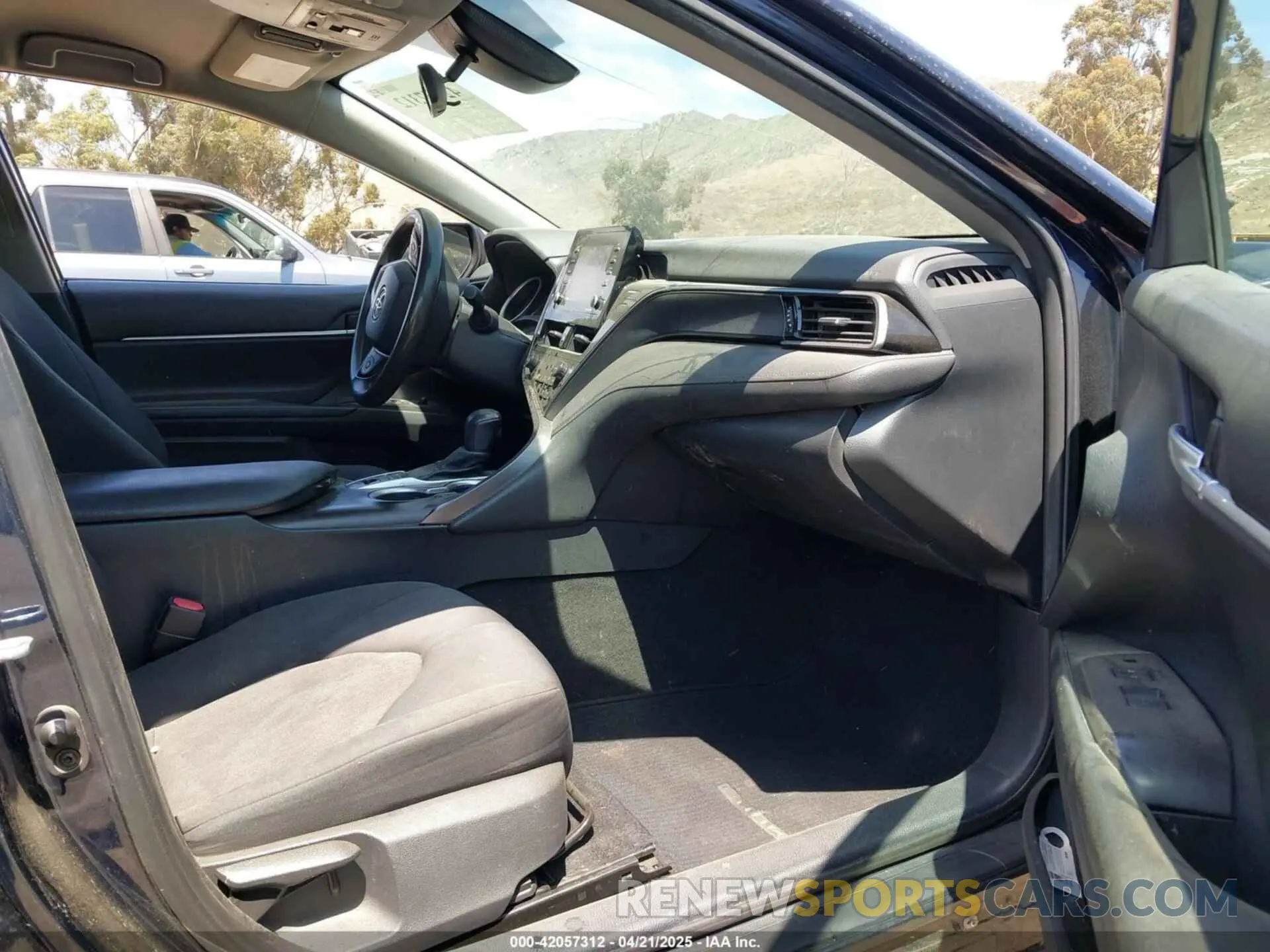 5 Photograph of a damaged car 4T1C31AK2NU572063 TOYOTA CAMRY 2022