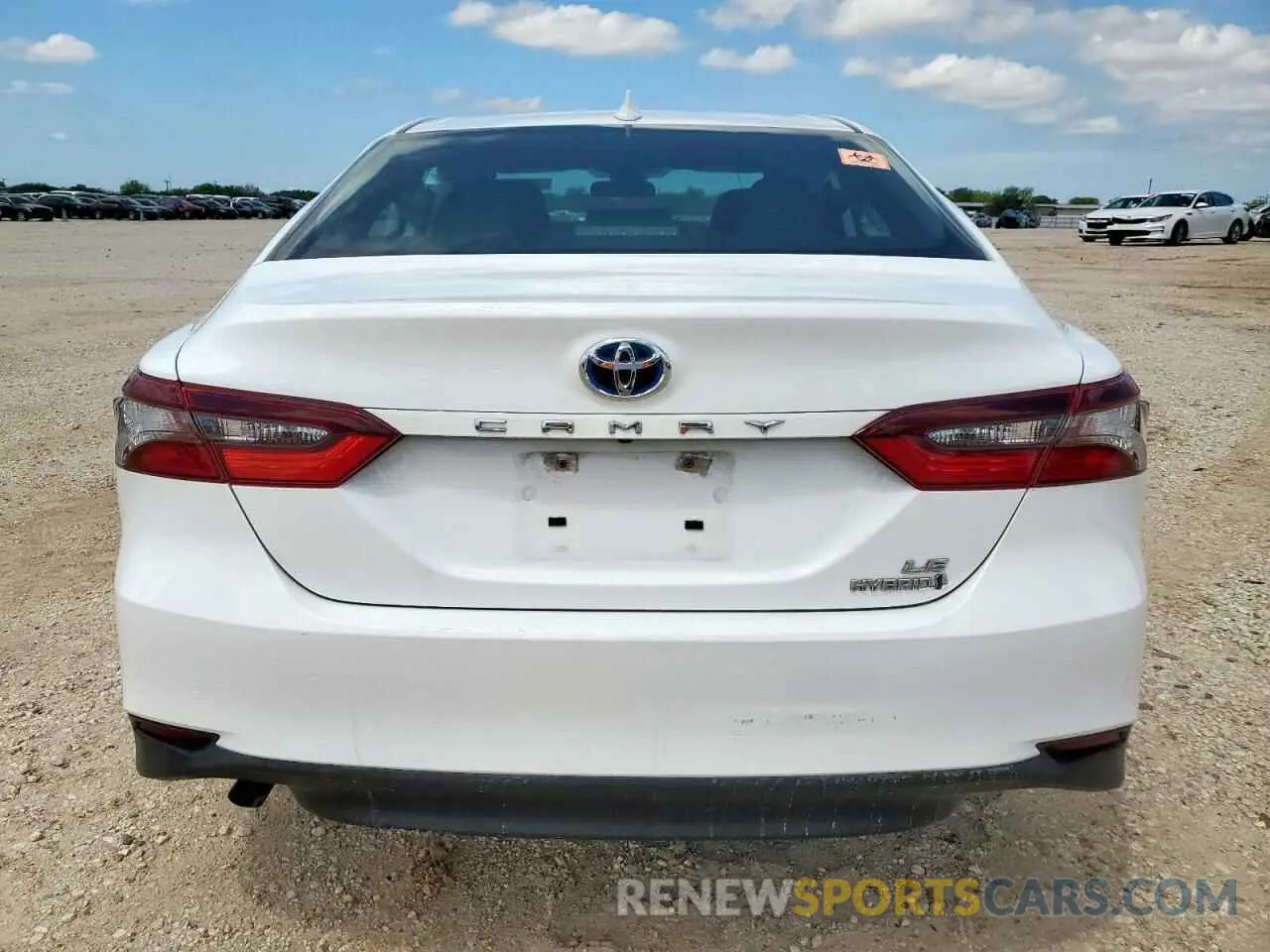 6 Photograph of a damaged car 4T1C31AK2NU585783 TOYOTA CAMRY 2022